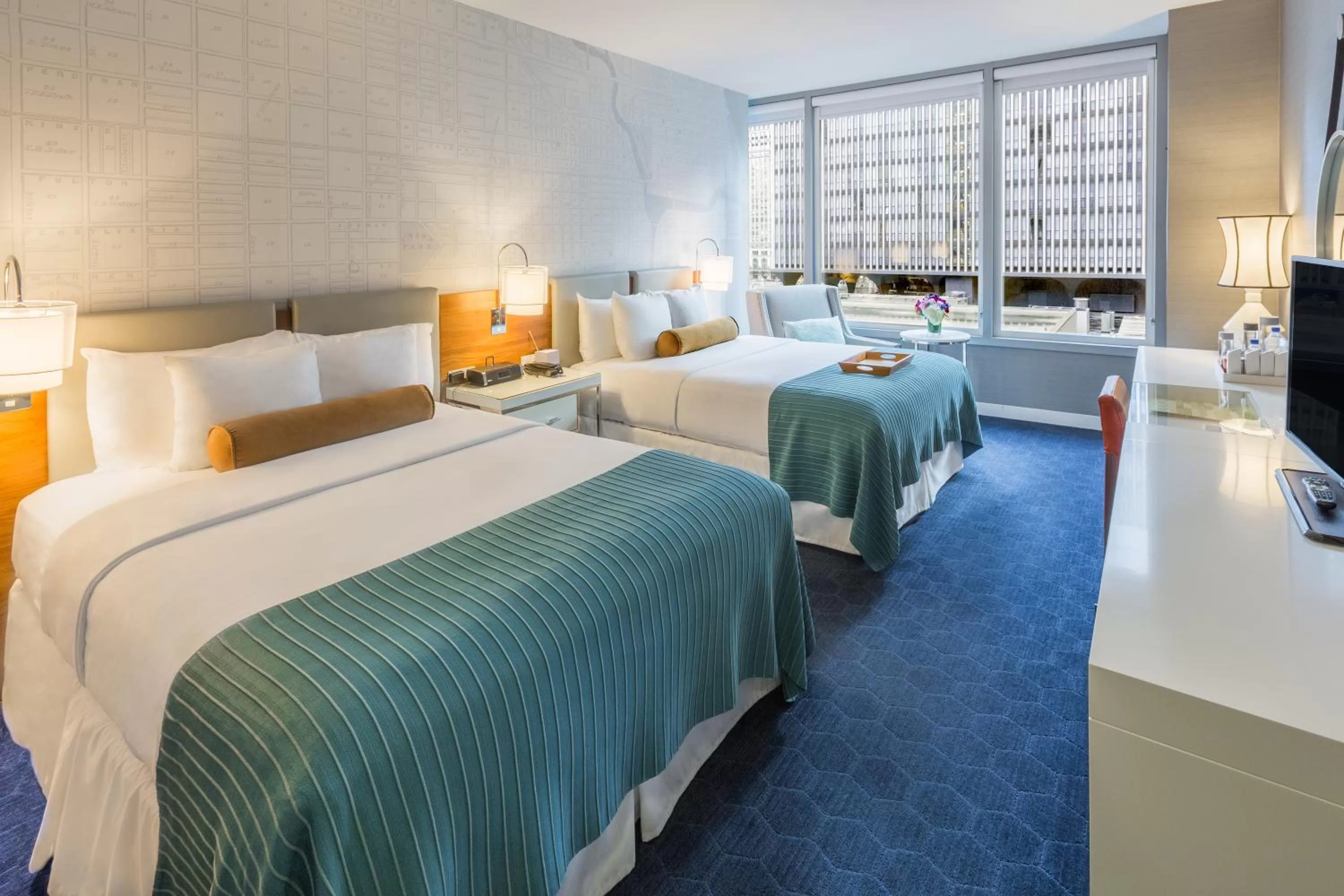 Photo of the whole room, Bed in Kinzie Hotel