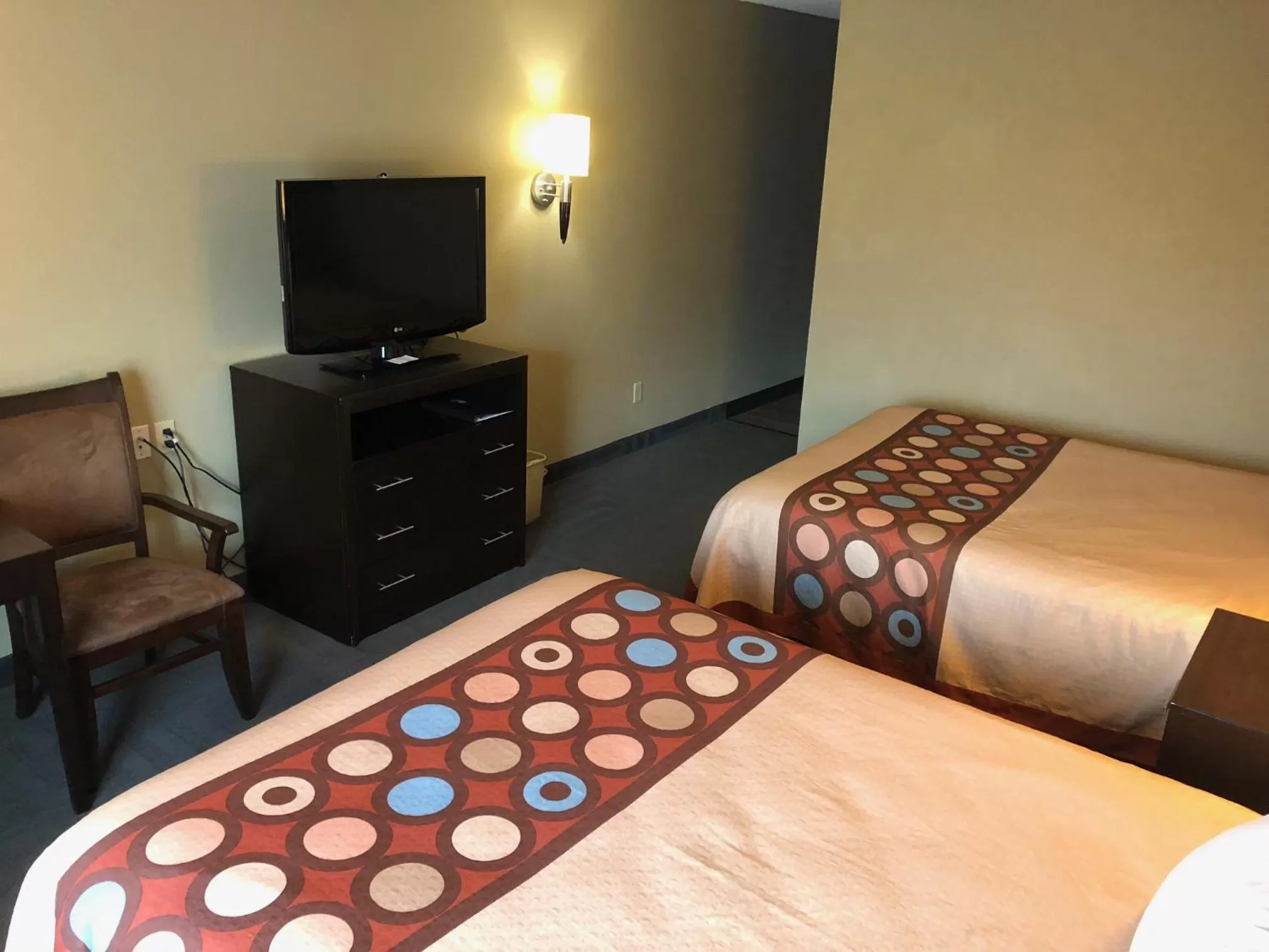 Bedroom, Bed in Super 8 by Wyndham LaGrande