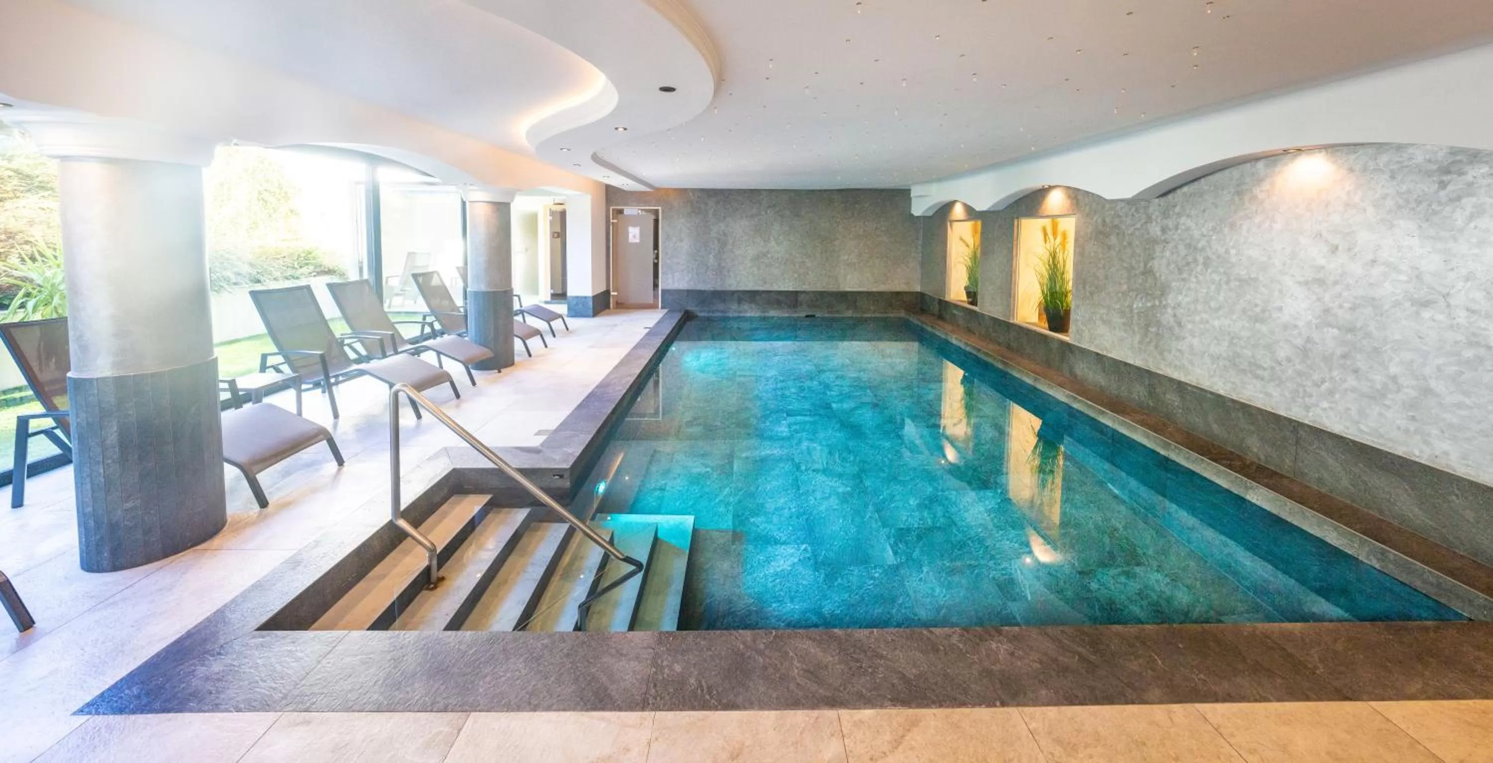 Swimming pool in Hotel Seefelderhof