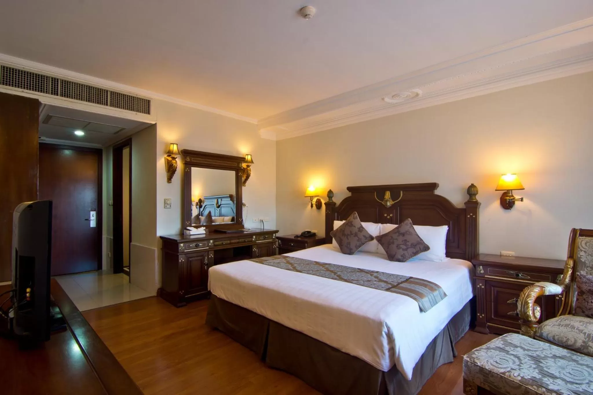 Bedroom, Bed in LK Metropole