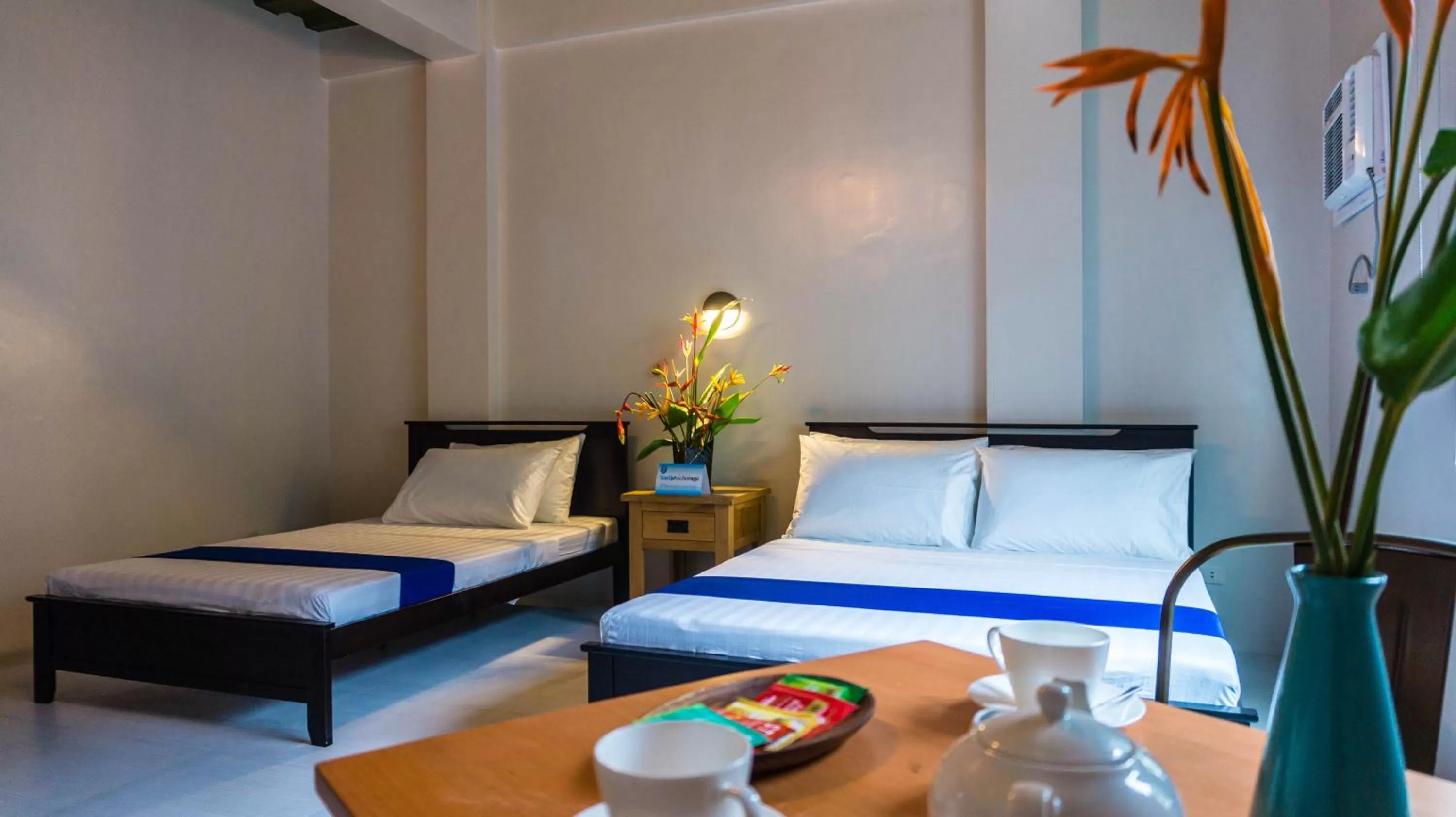 Bed in South Anchorage Inn