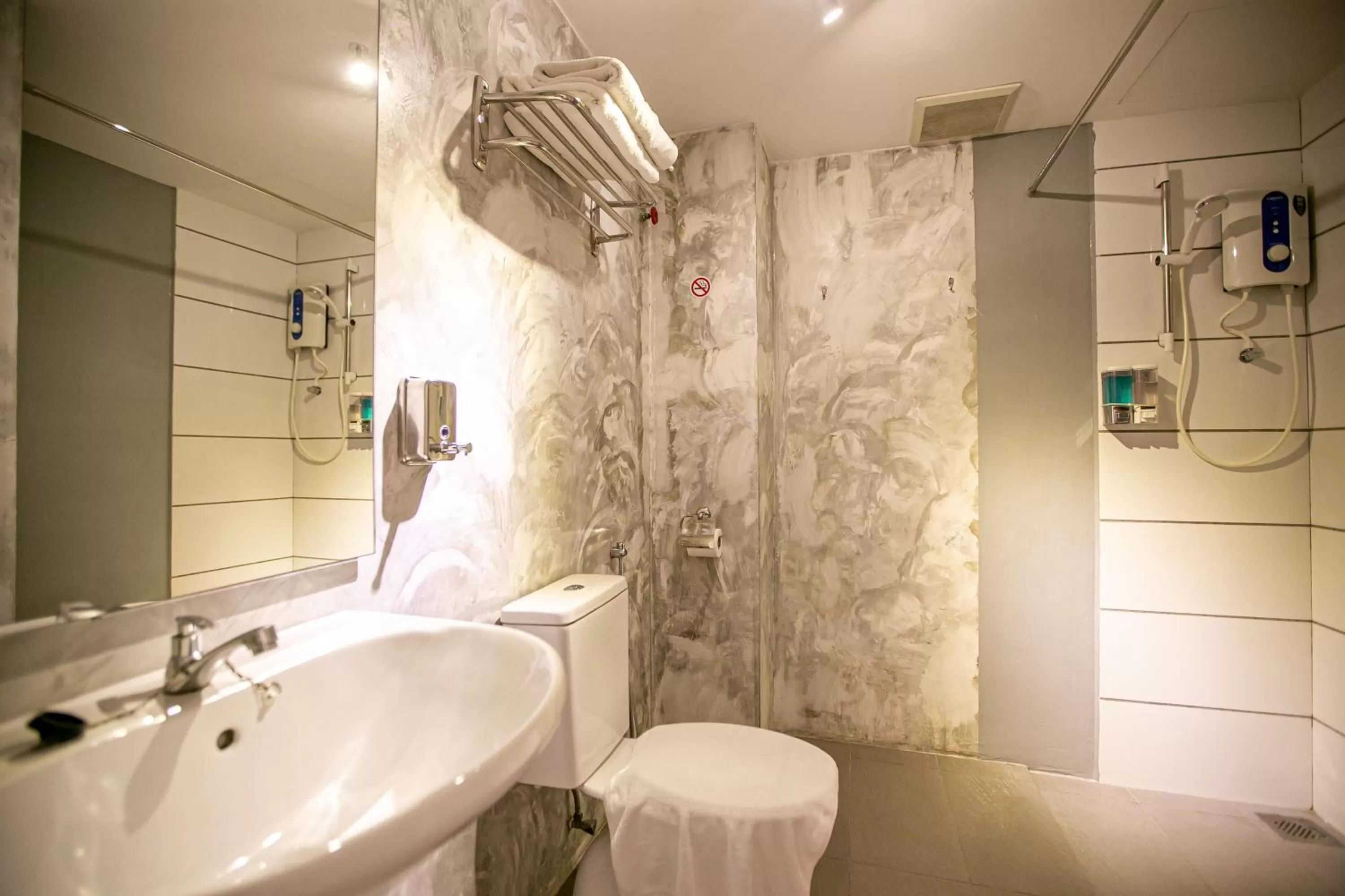 Bathroom in Chulia Mansion