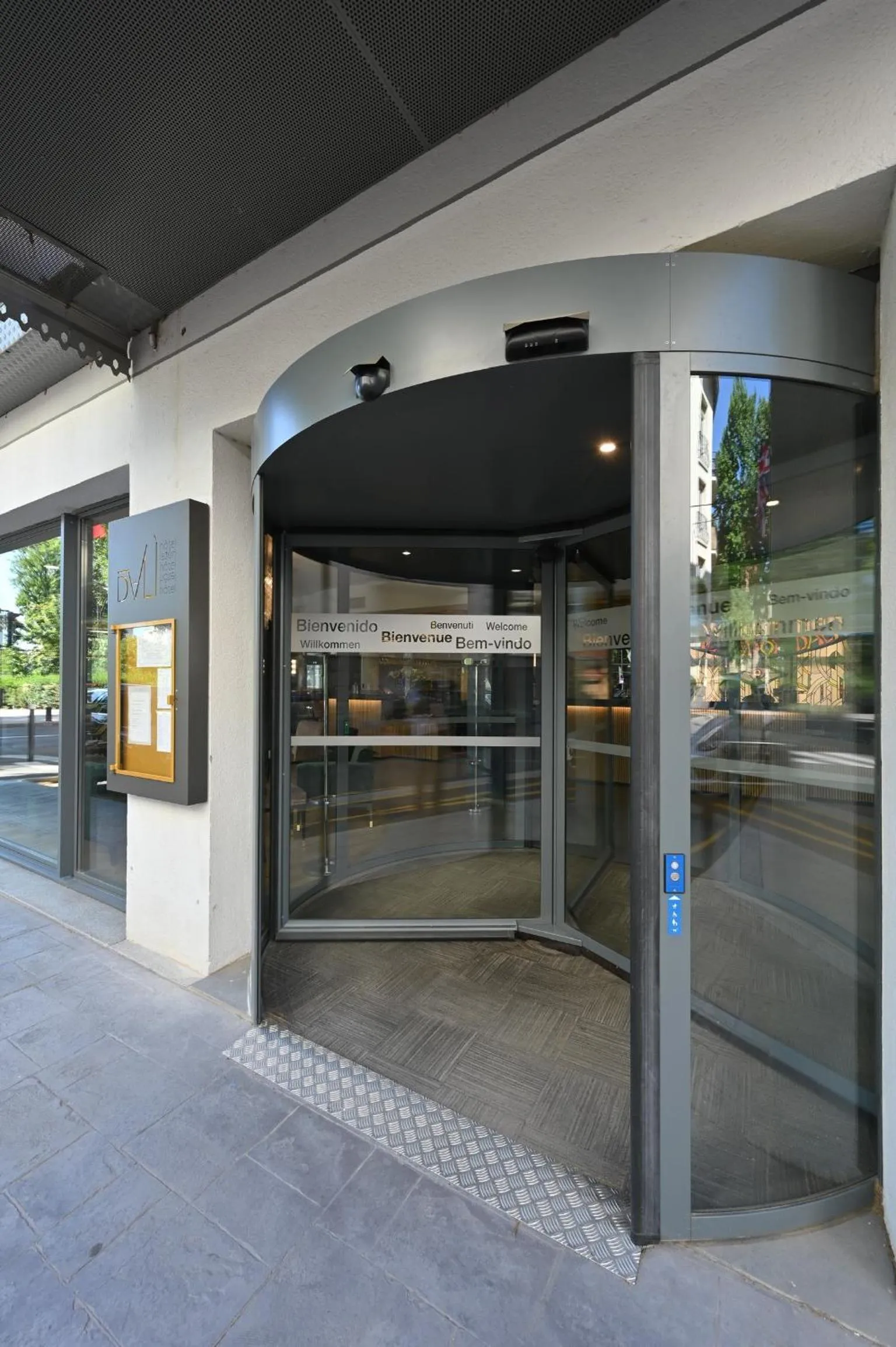 Facade/entrance in Dali Hôtel Perpignan - Restaurant