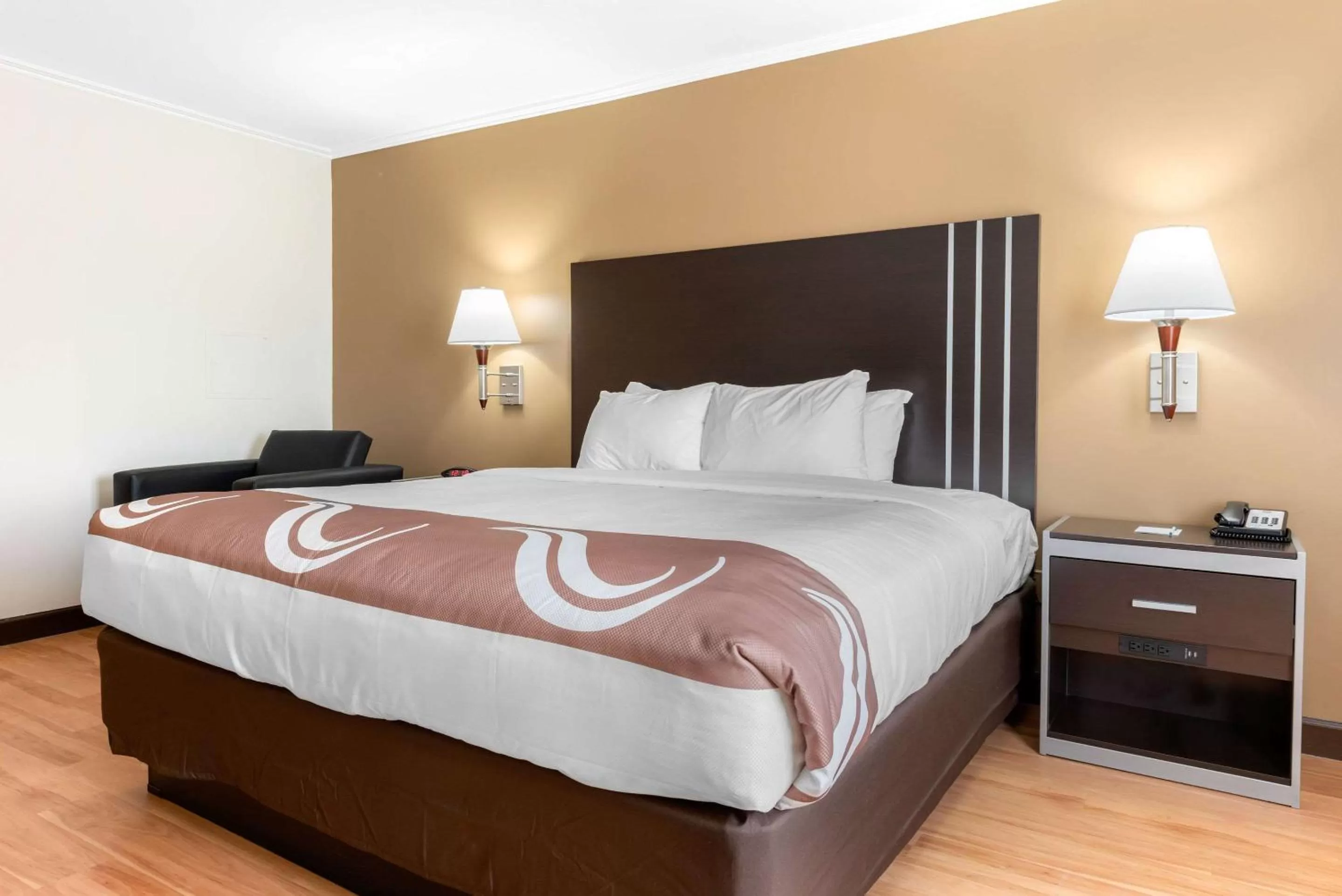 Photo of the whole room, Bed in Quality Inn Fairborn near Wright Patterson AFB