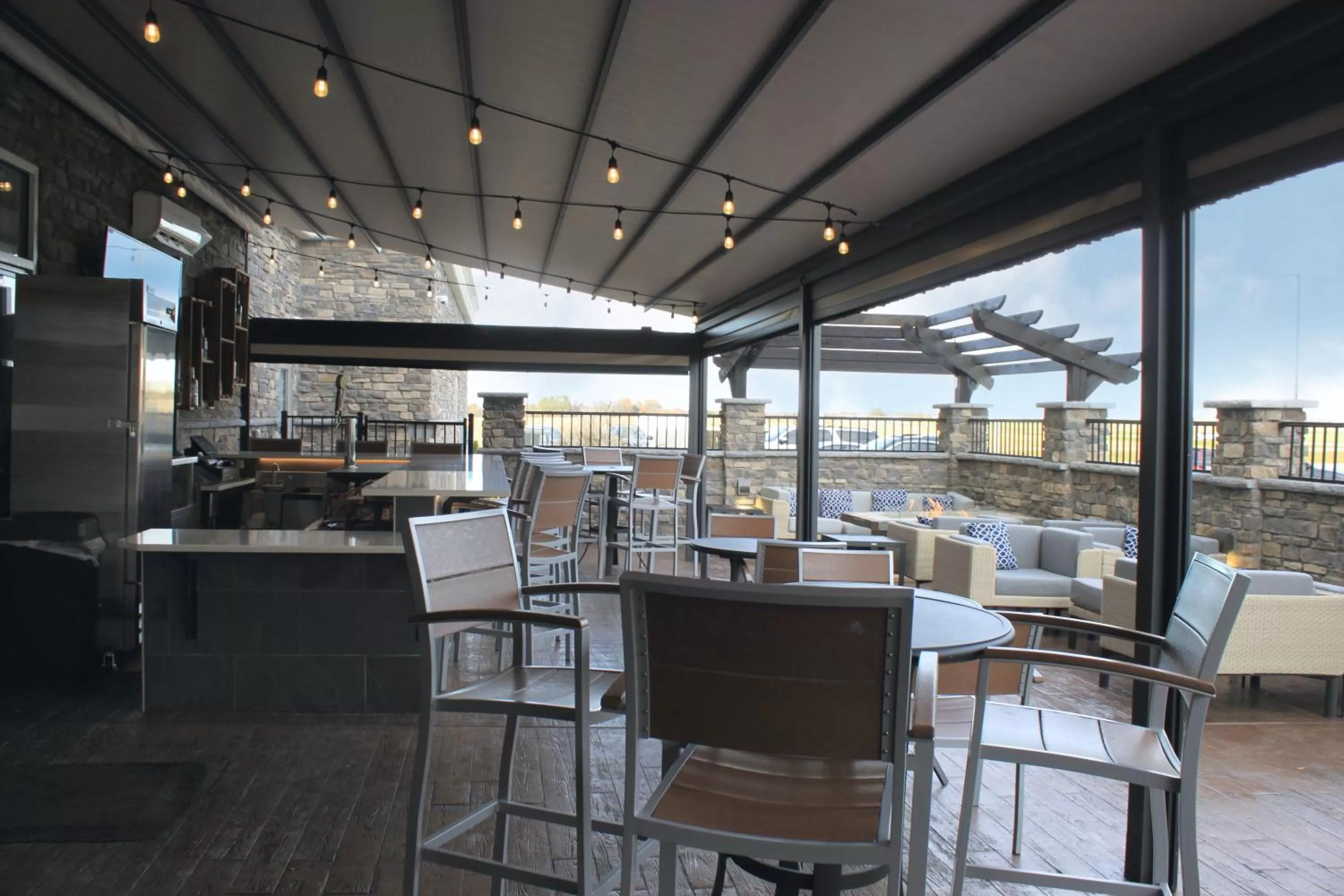 Lounge or bar in Holiday Inn & Suites - Hopkinsville - Convention Ctr by IHG