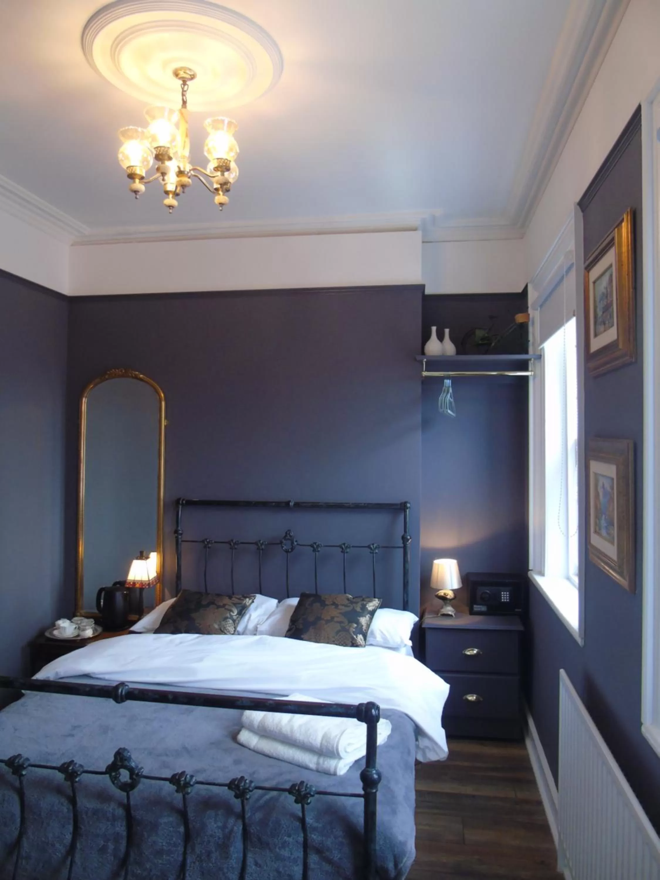 Photo of the whole room, Bed in The Warren Belfast