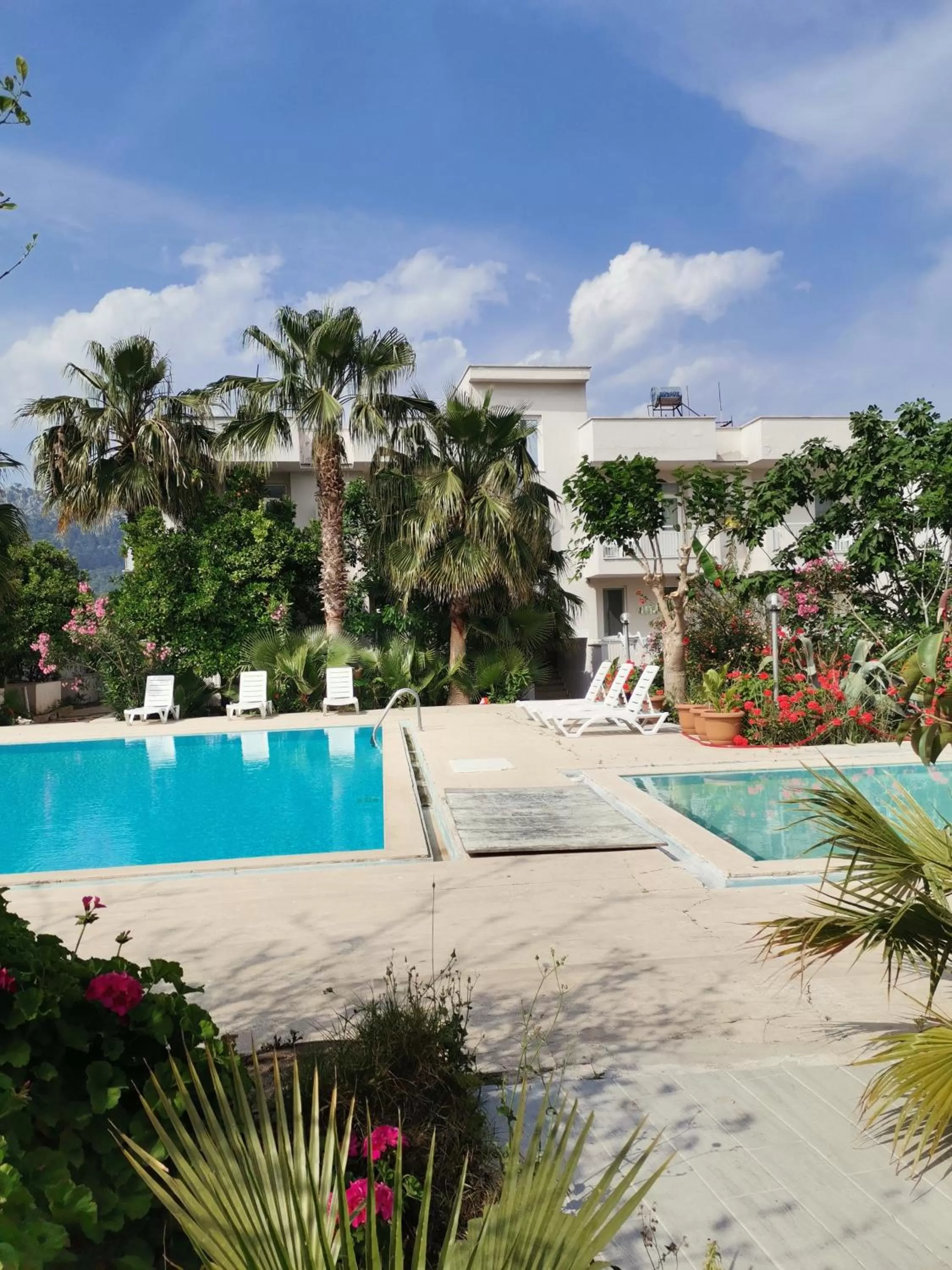 Swimming pool in Kiriş Garden Hotel