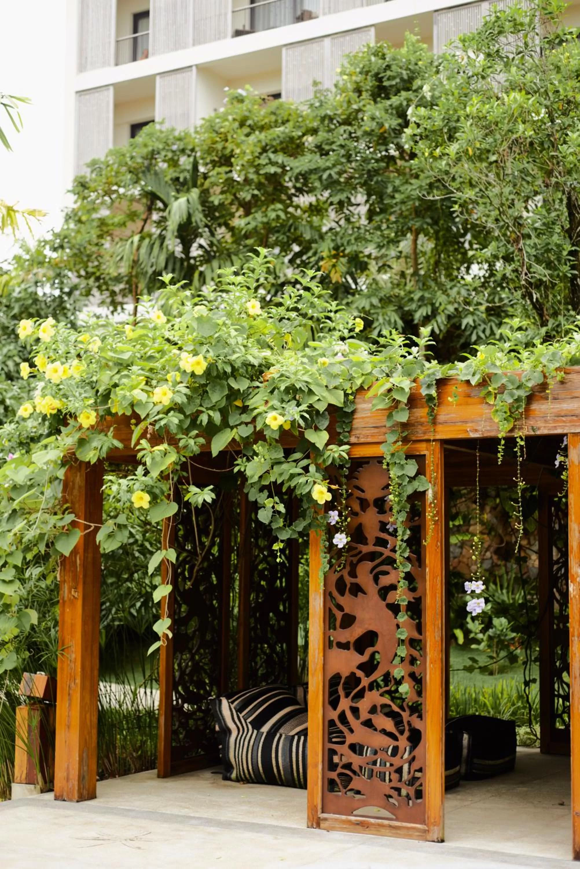 Garden in Salinda Resort Phu Quoc - Sparkling Wine Breakfast