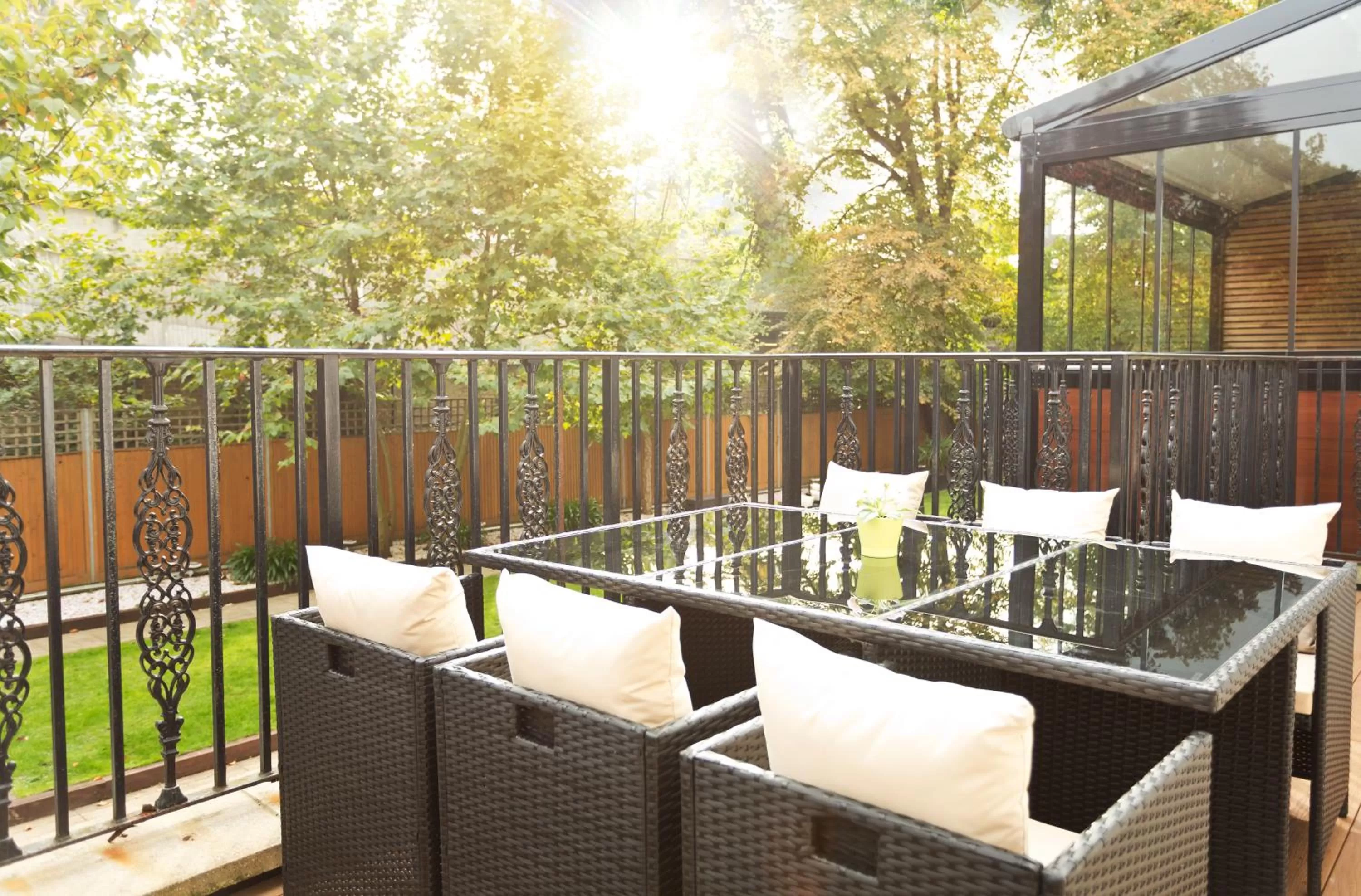 Patio in The Park City Grand Plaza Kensington Hotel