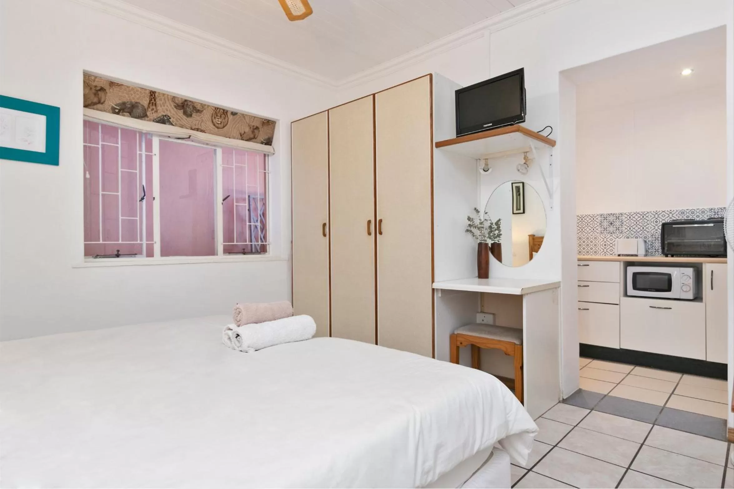 Kitchen or kitchenette, Bed in The Bohemian Guesthouse