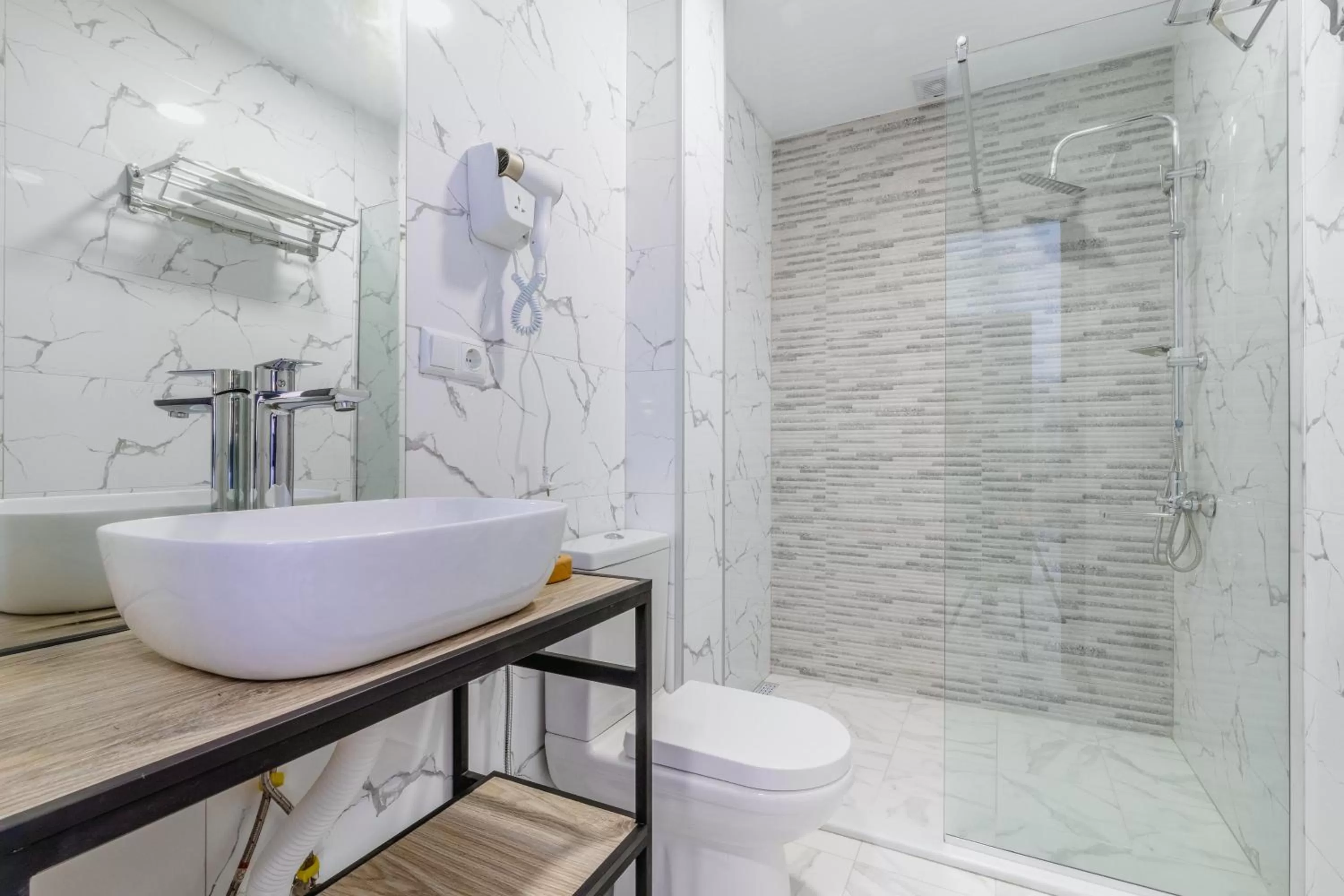 Bathroom in Vita Gardenia Hotel Tskaltubo