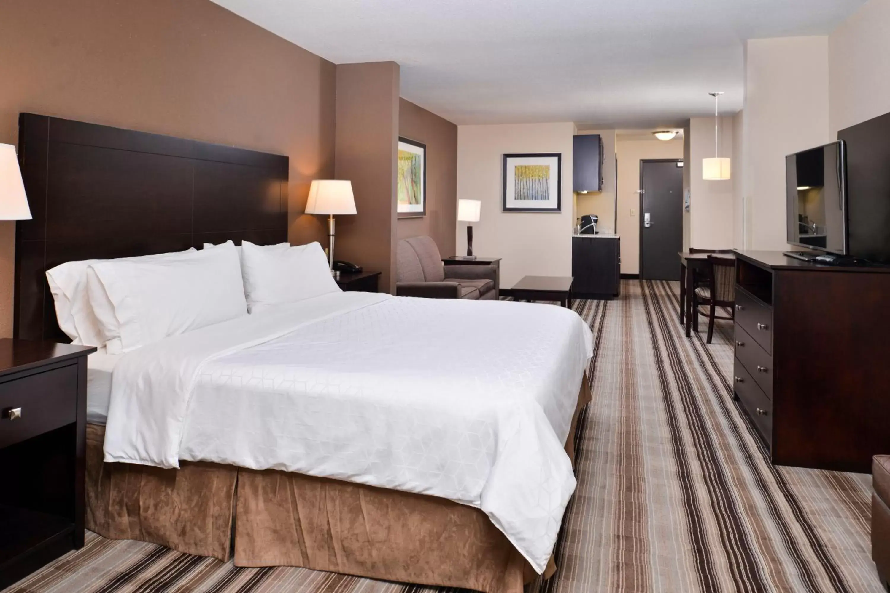 King Suite in Holiday Inn Express & Suites Emporia Northwest by IHG King Suite in Holiday Inn Express & Suites Emporia Northwest by IHG