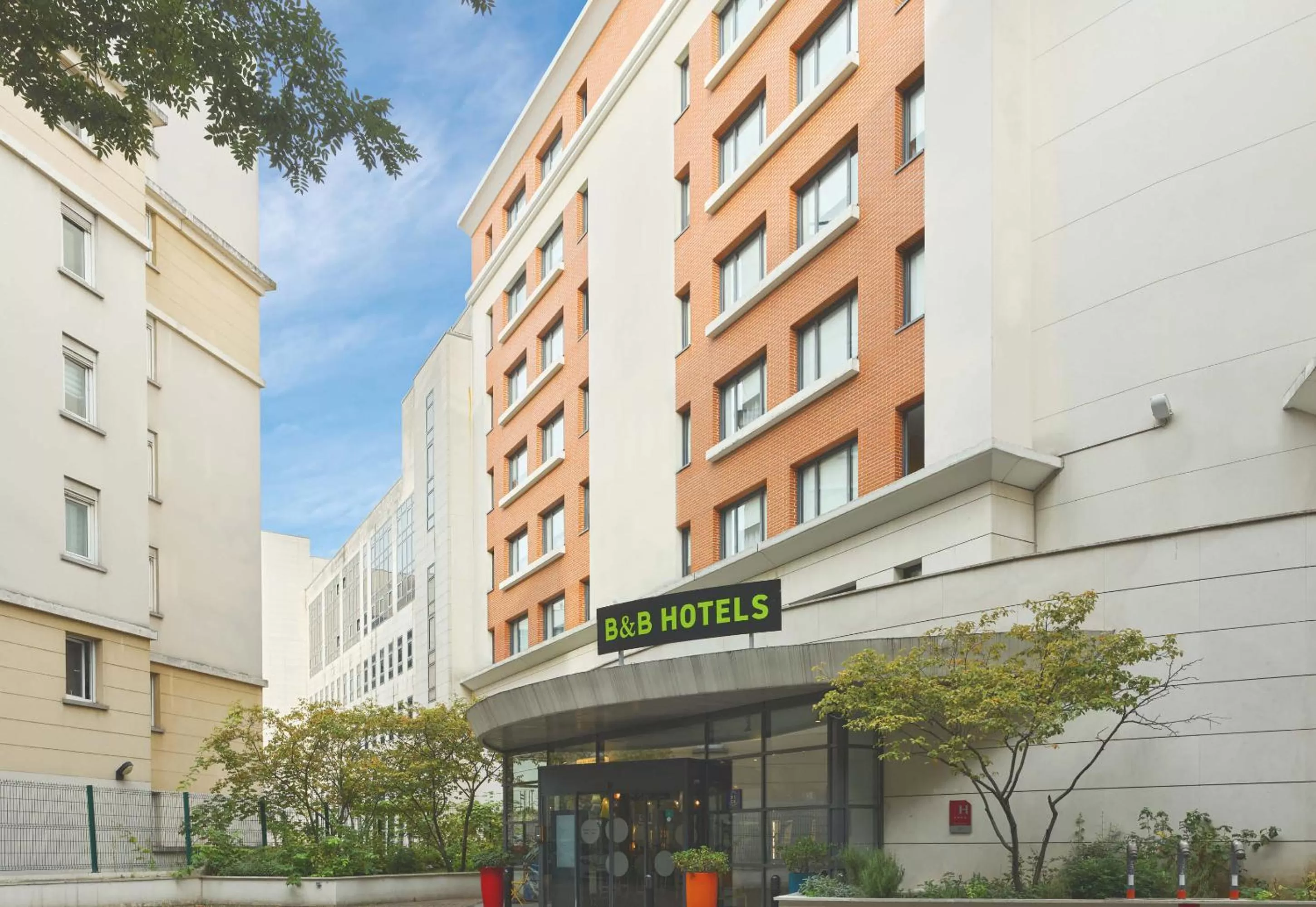 Facade/entrance, Property Building in Novotel Suites Paris Rueil Malmaison