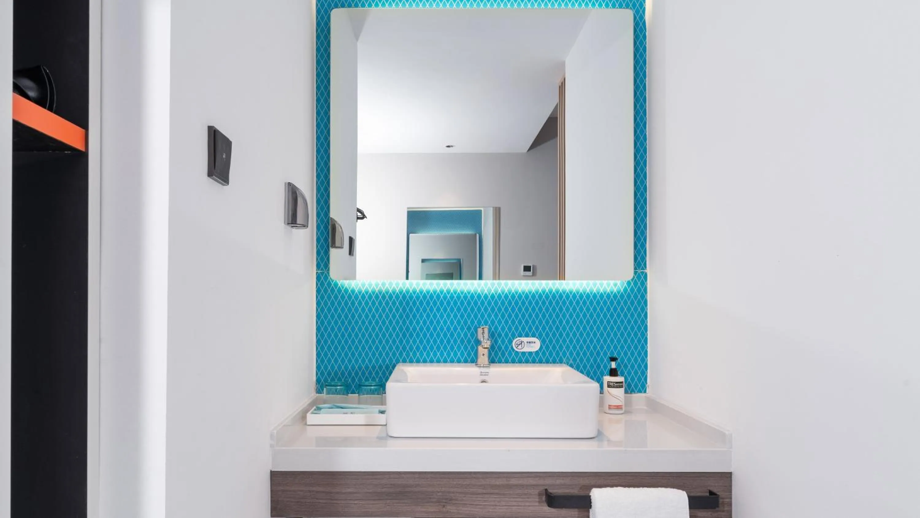 Photo of the whole room in Holiday Inn Express Kunming Panlong by IHG