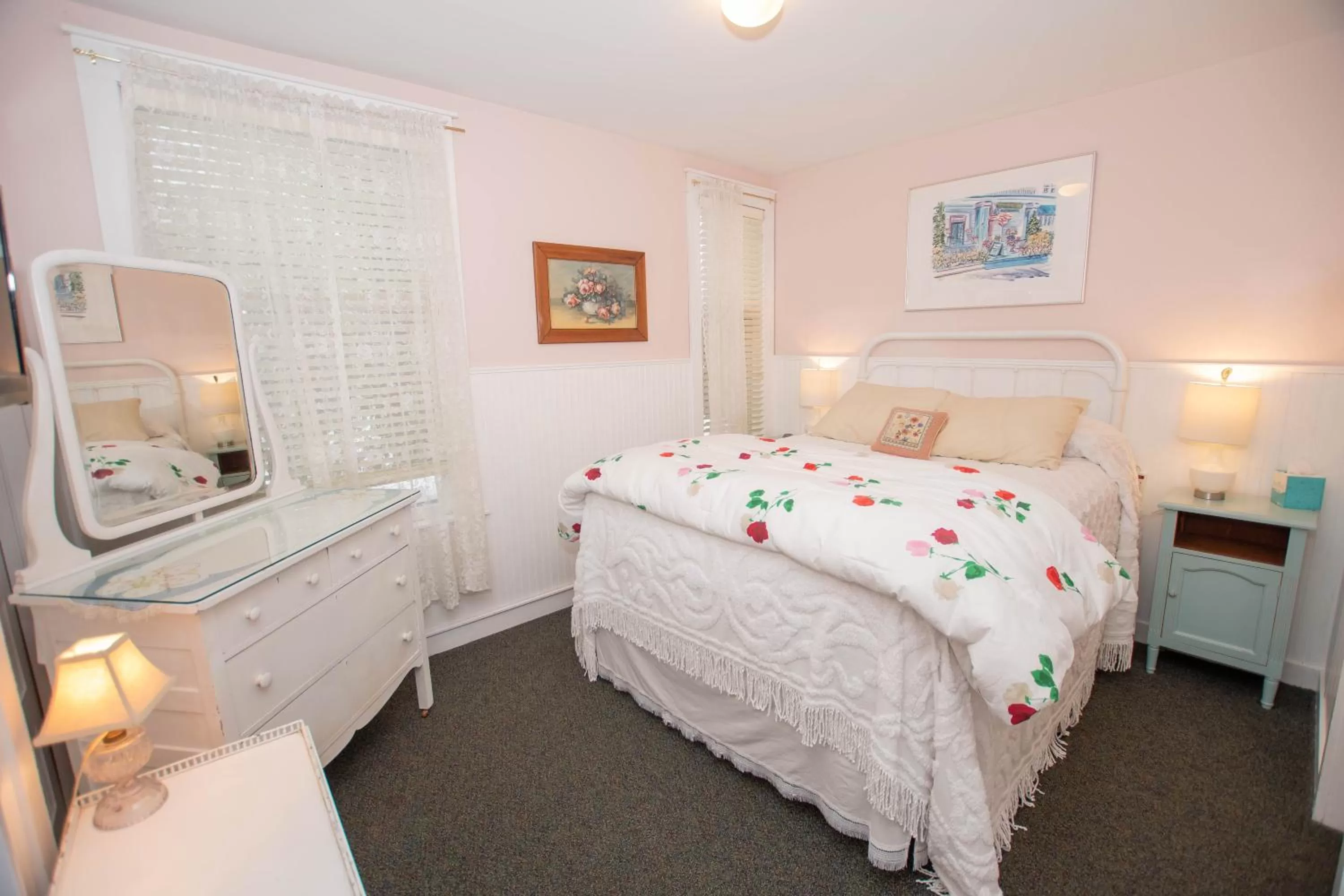 Bed in Terrace Inn and 1911 Restaurant