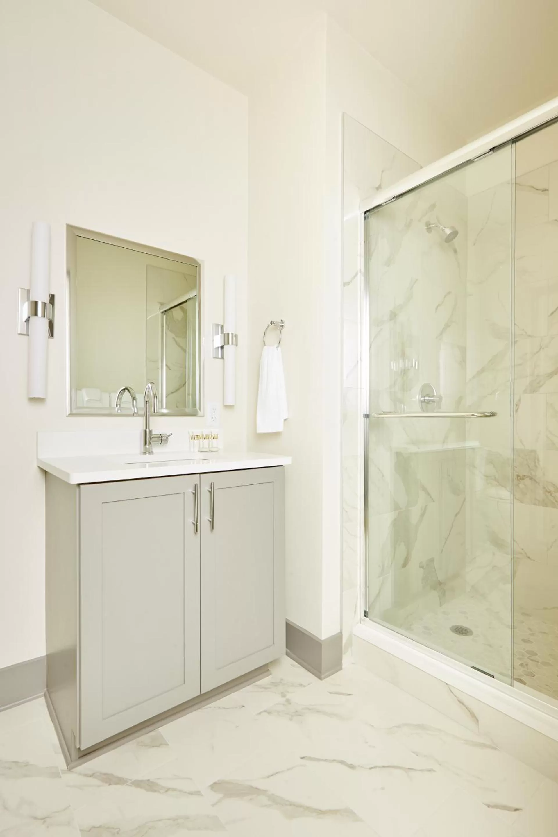 Bathroom in Sonder Telfair Square