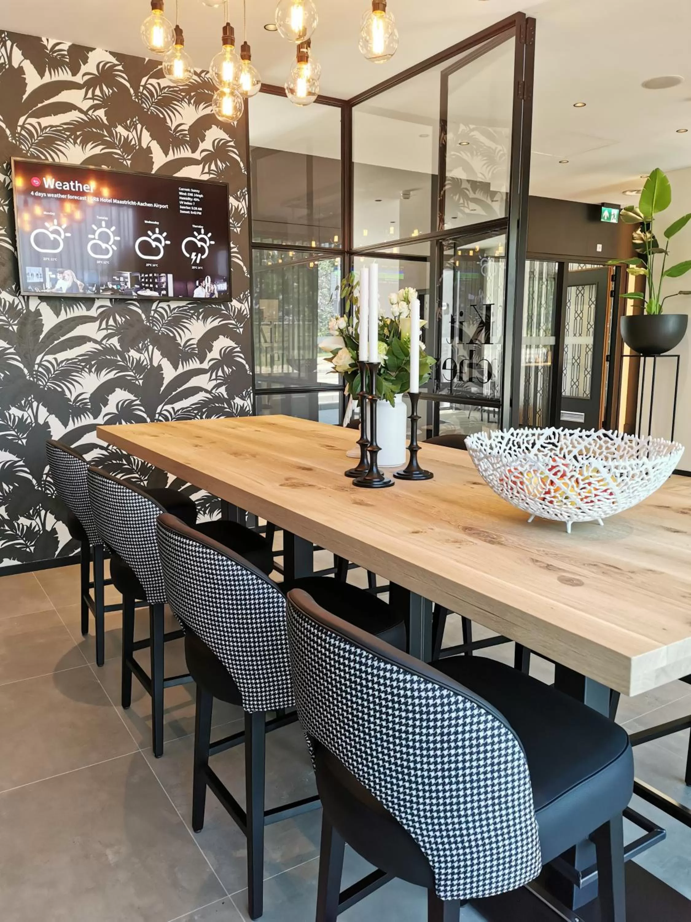 Restaurant/places to eat in Gr8 Hotel Maastricht Aachen Airport