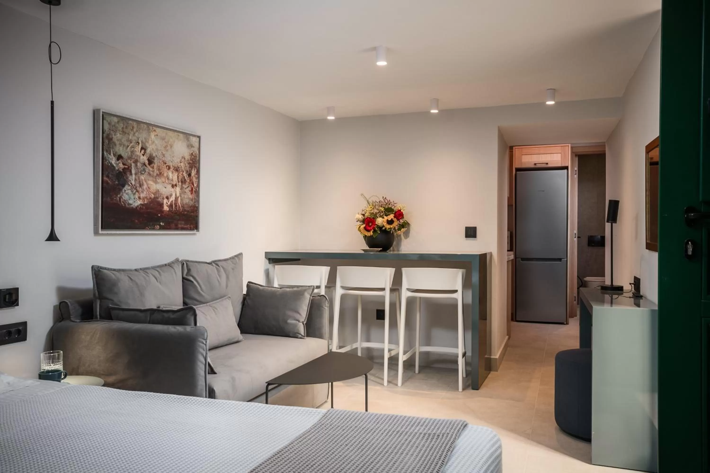 Seating area, Bed in New York Luxury Suites