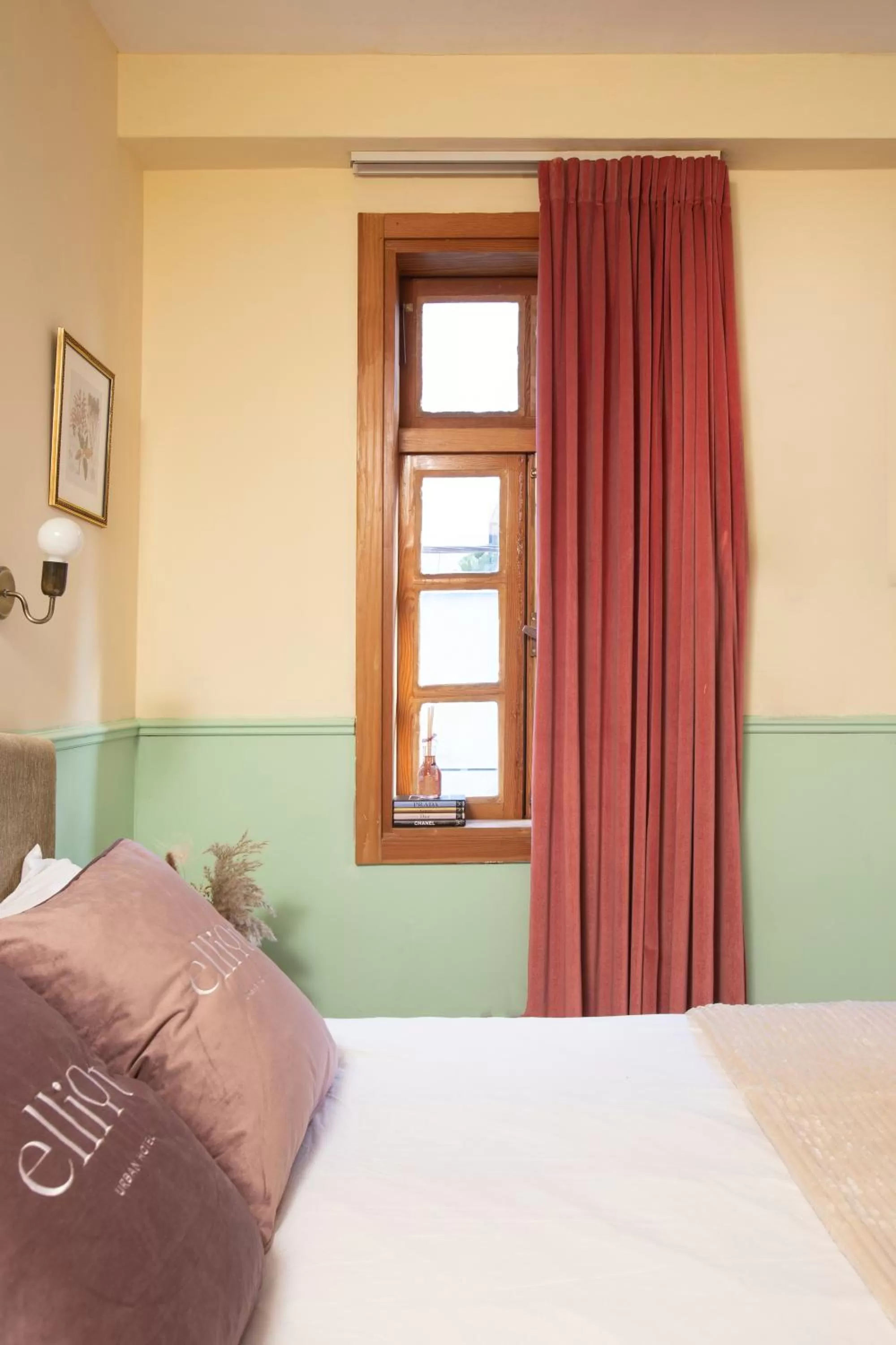 Bedroom in The Elliot - Adults only