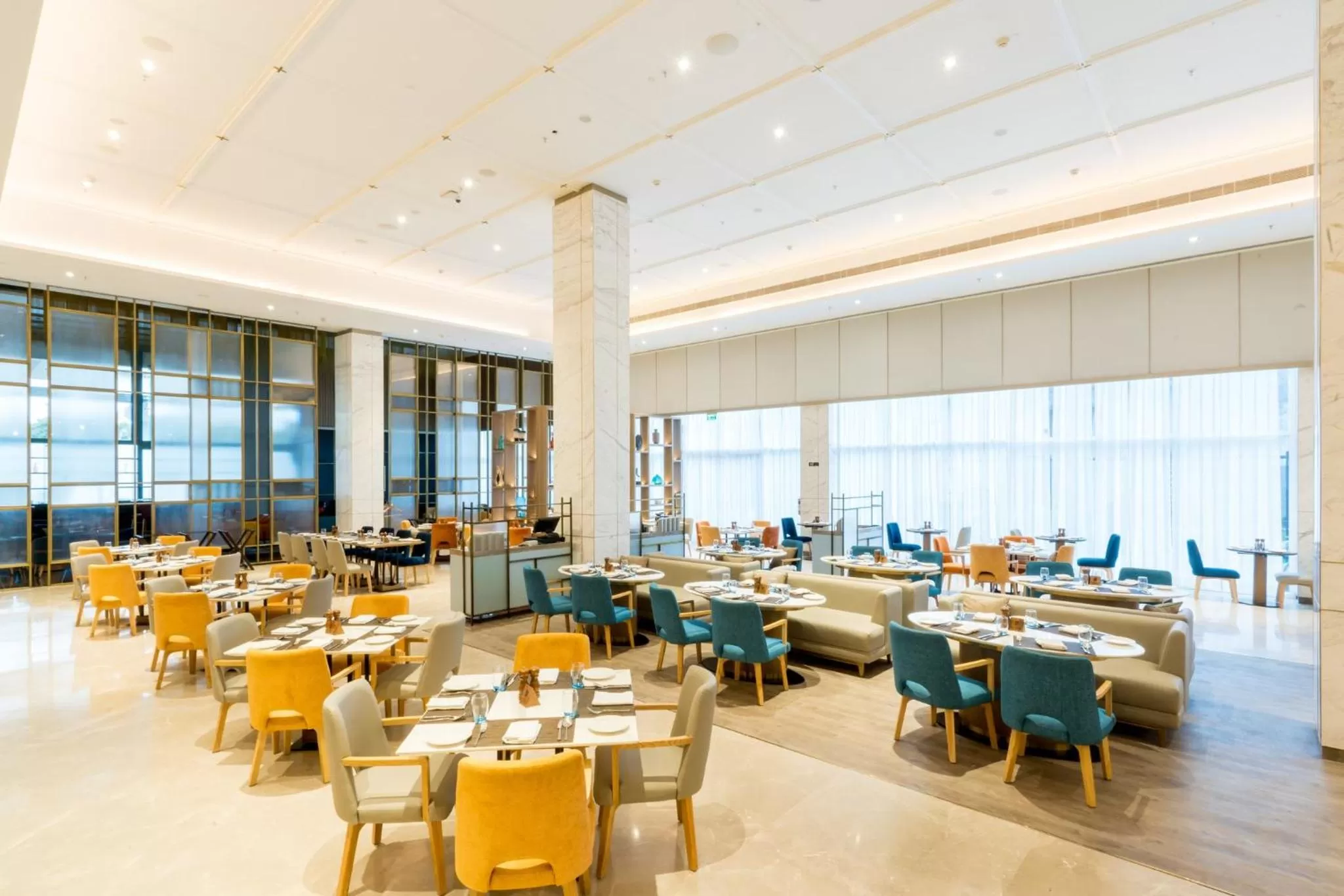 Restaurant/places to eat in Holiday Inn Lucknow Airport by IHG