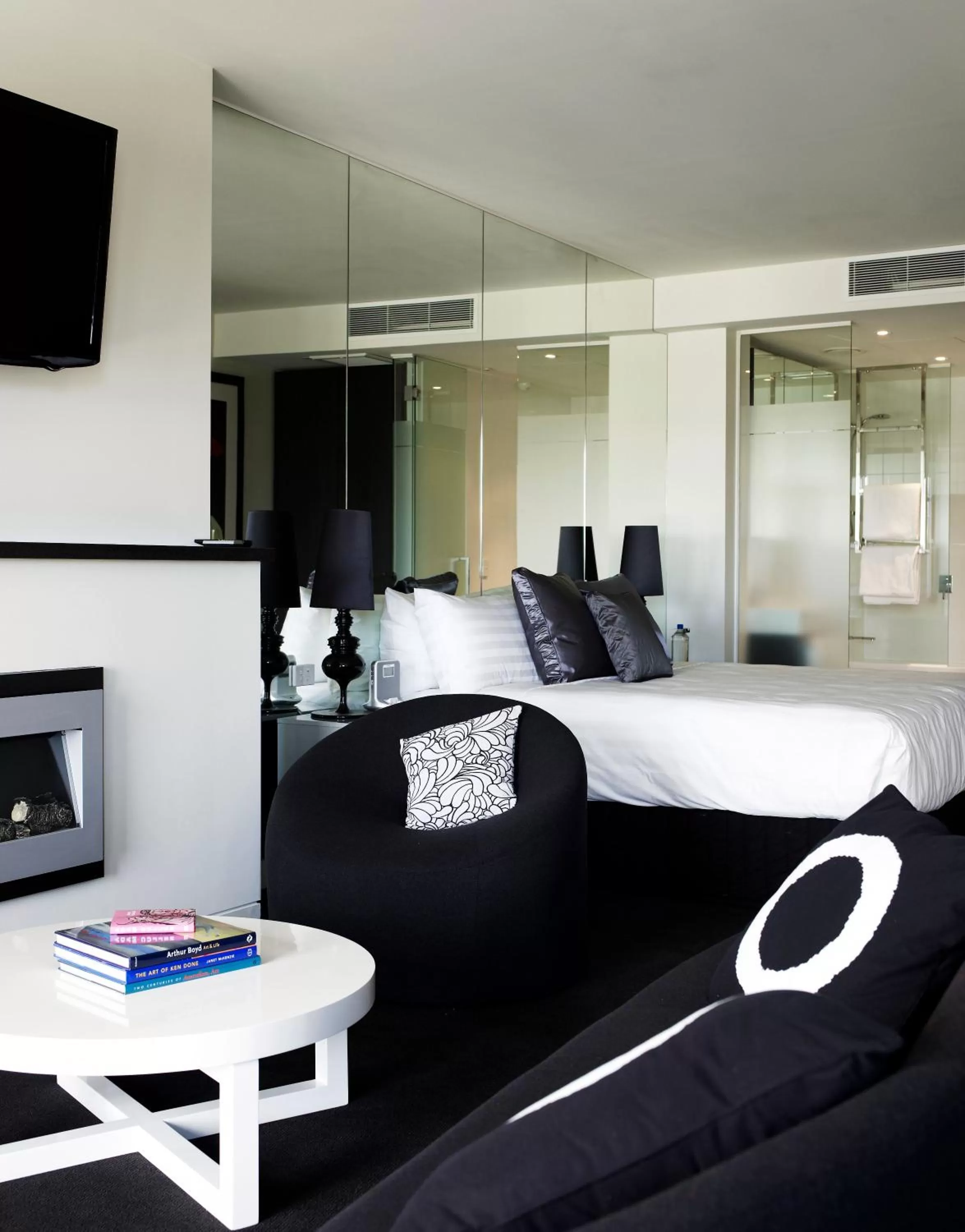 Bedroom, Bed in The Cullen Melbourne - Art Series