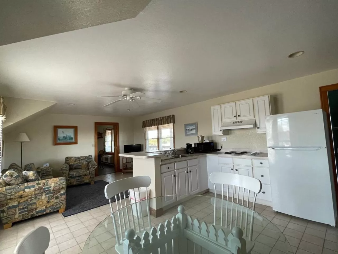 Kitchen or kitchenette in Pony Island Inn