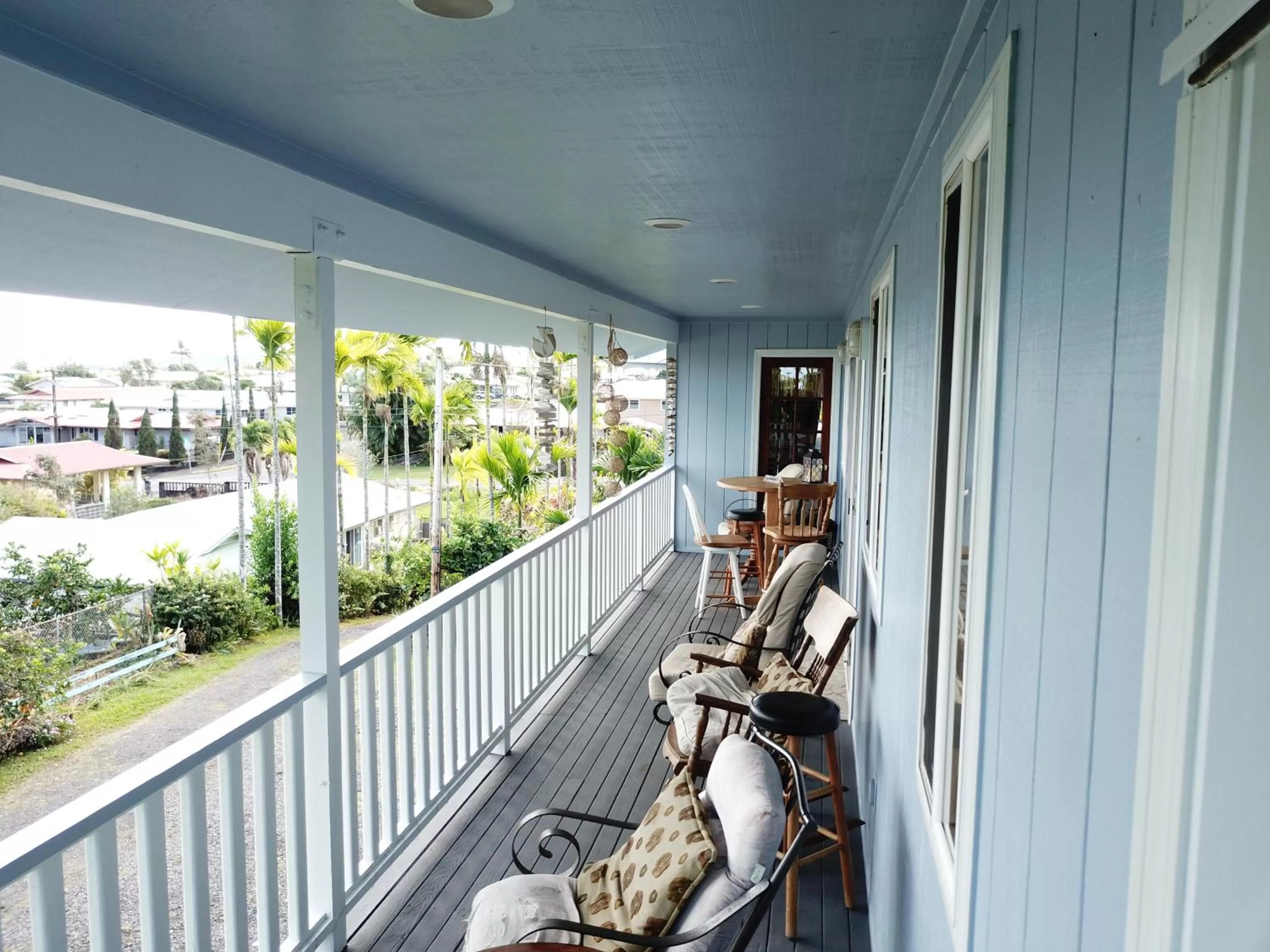Queen Room with Sea View in Hawaiian Ohana Home