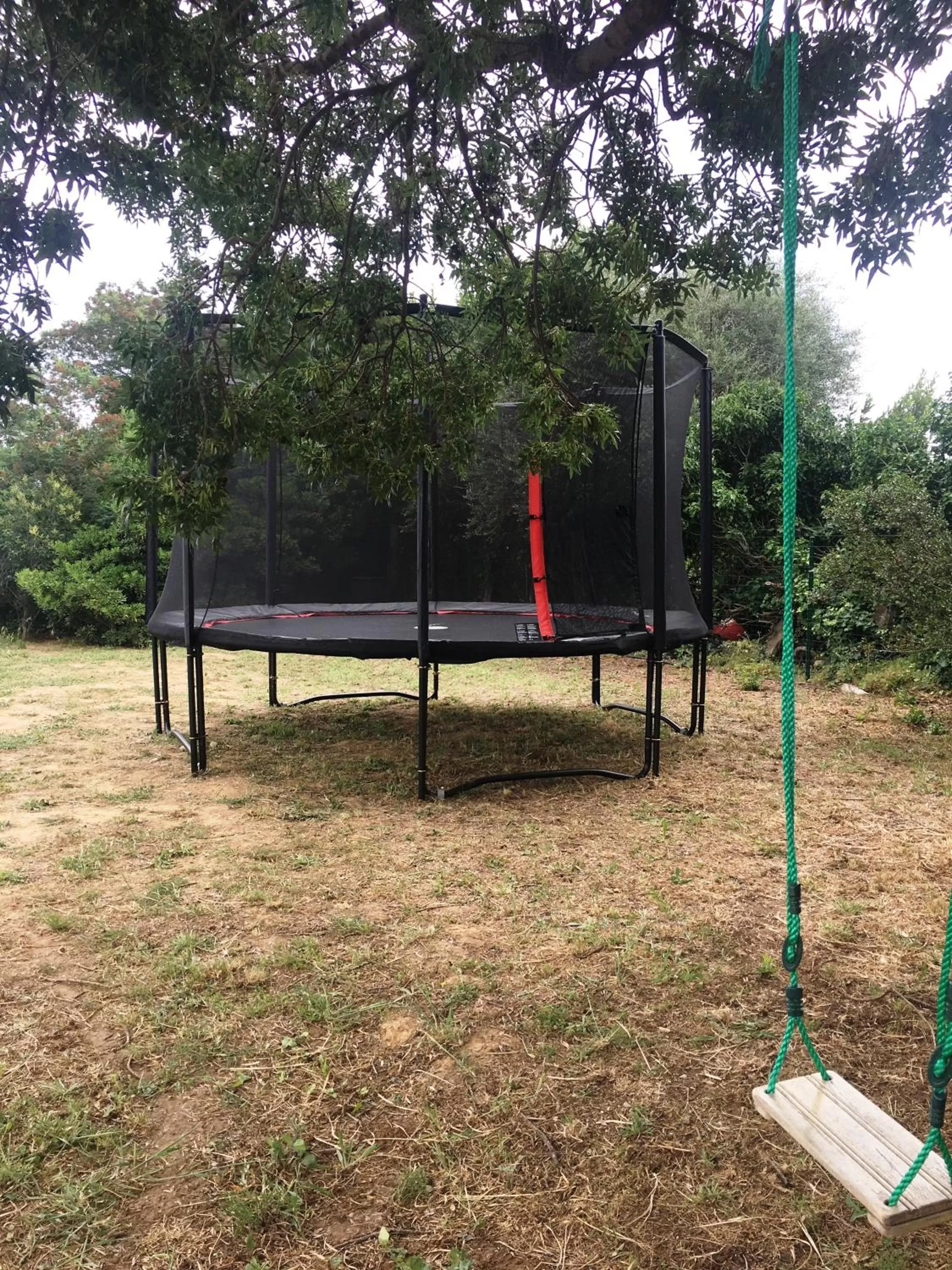 Entertainment in Le Mas Del Cavalier