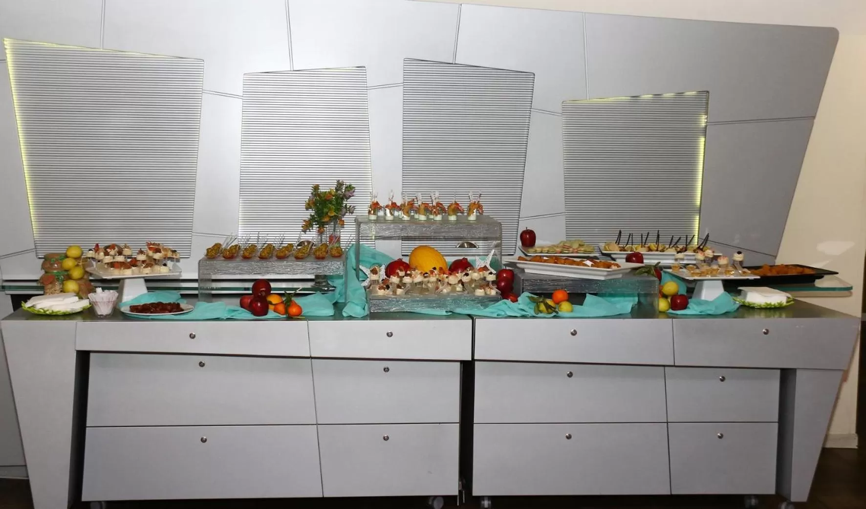 Restaurant/places to eat in President Hotel Palermo