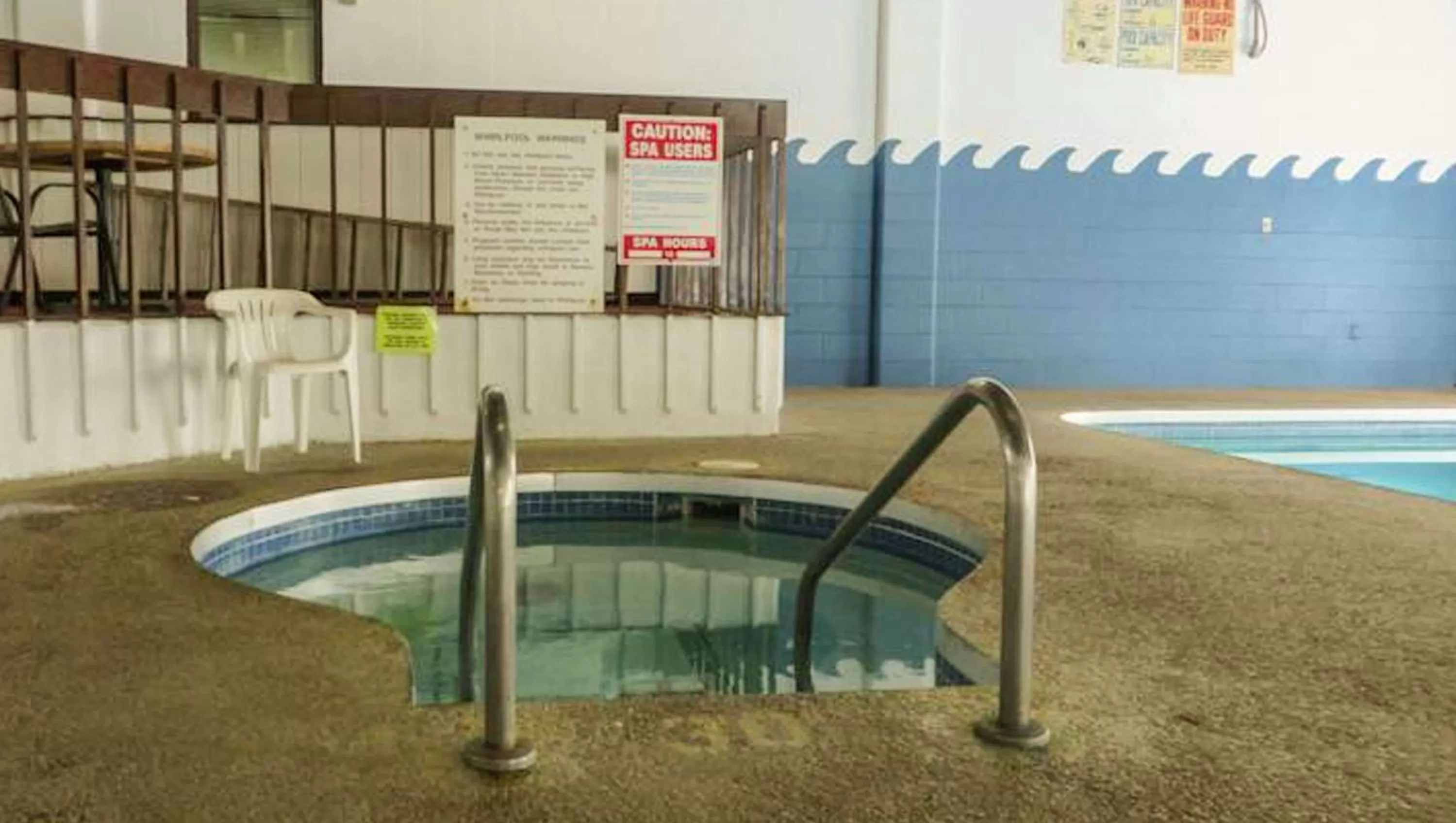 Swimming pool in Voyageur Inn and Conference Center