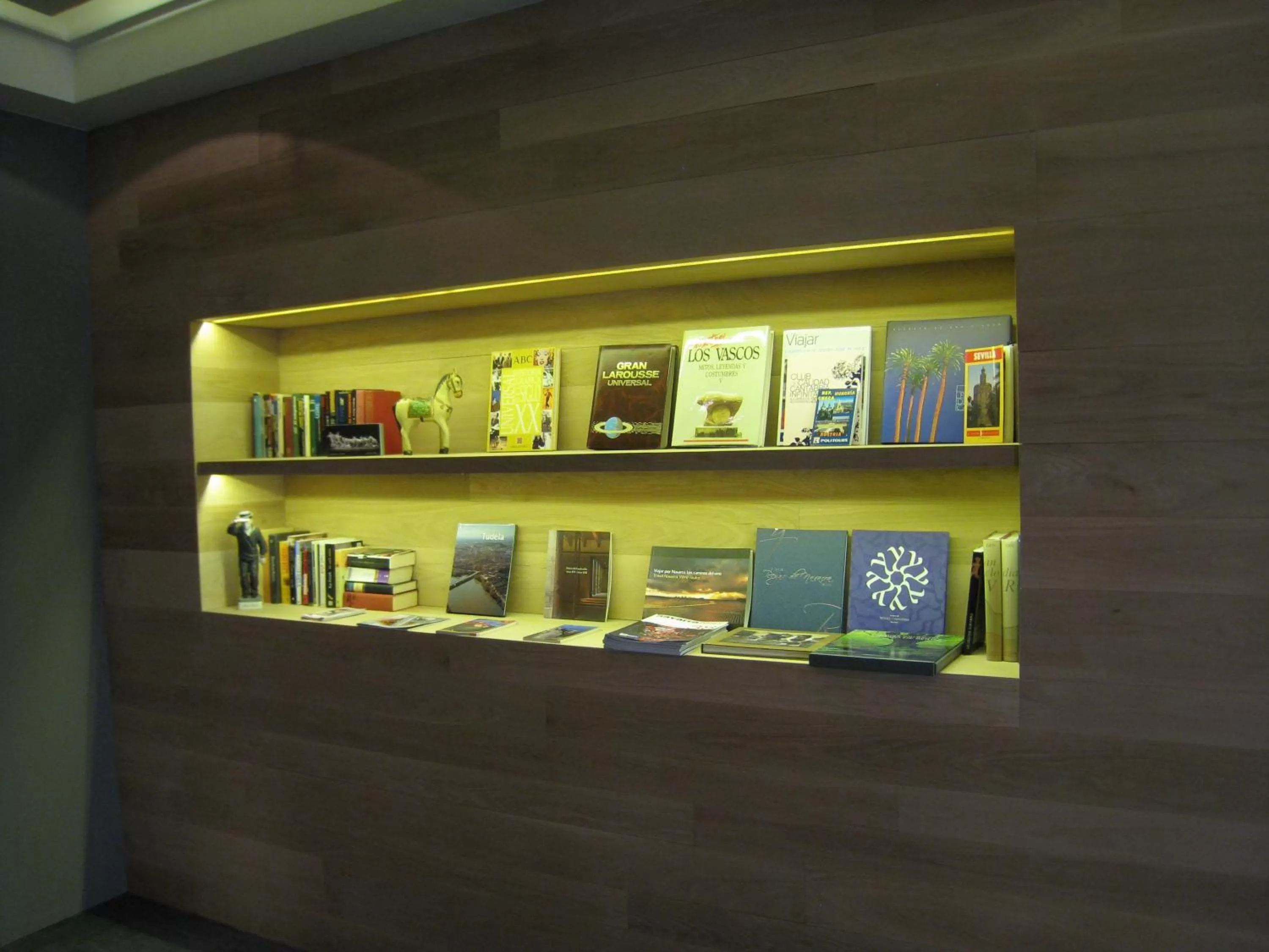 Communal lounge/ TV room in Habitus Hotel Leyre