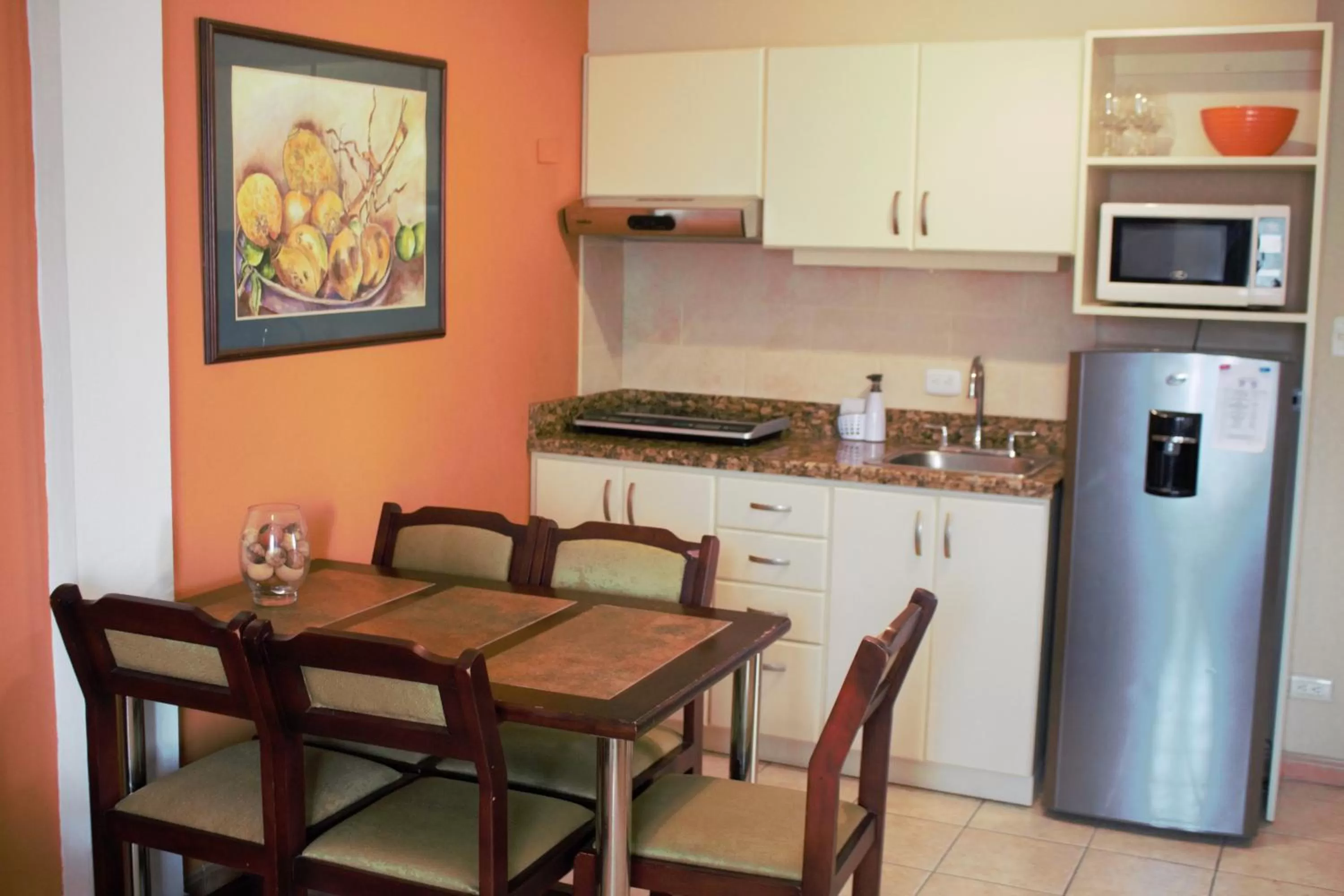 Kitchen or kitchenette in La Sabana Hotel Suites Apartments