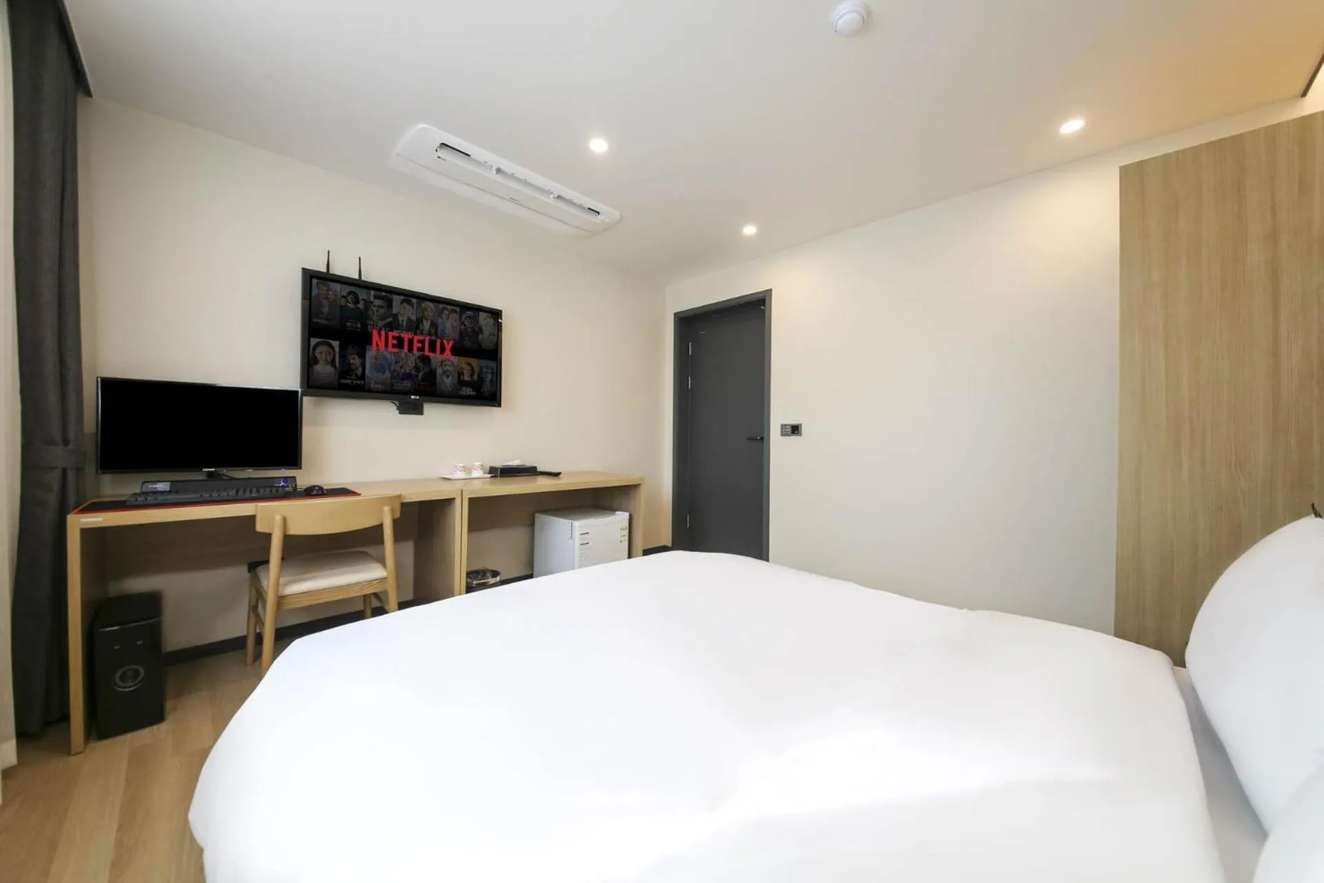 Bed in Benikea hotel