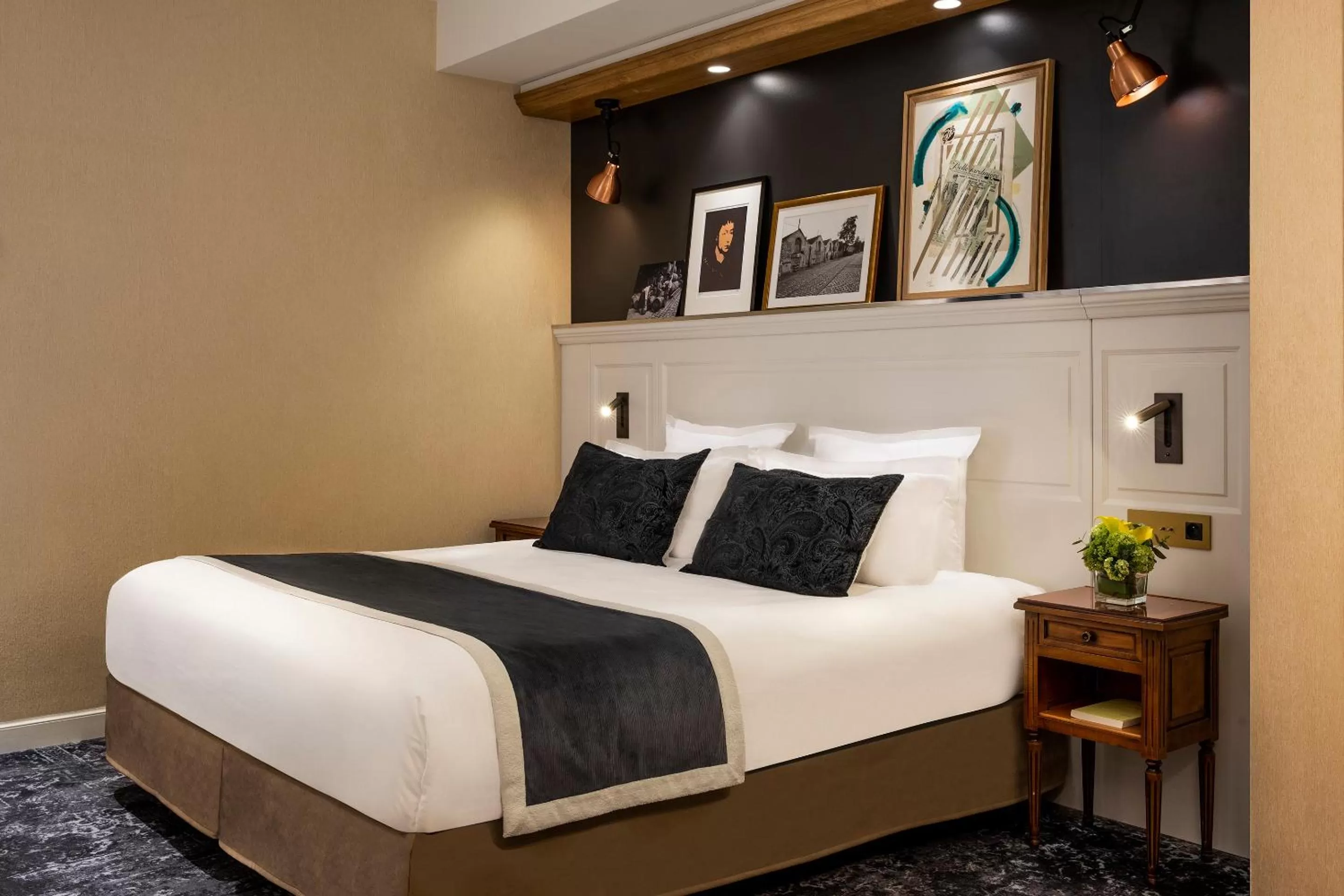 Bed in Hotel Ducs de Bourgogne