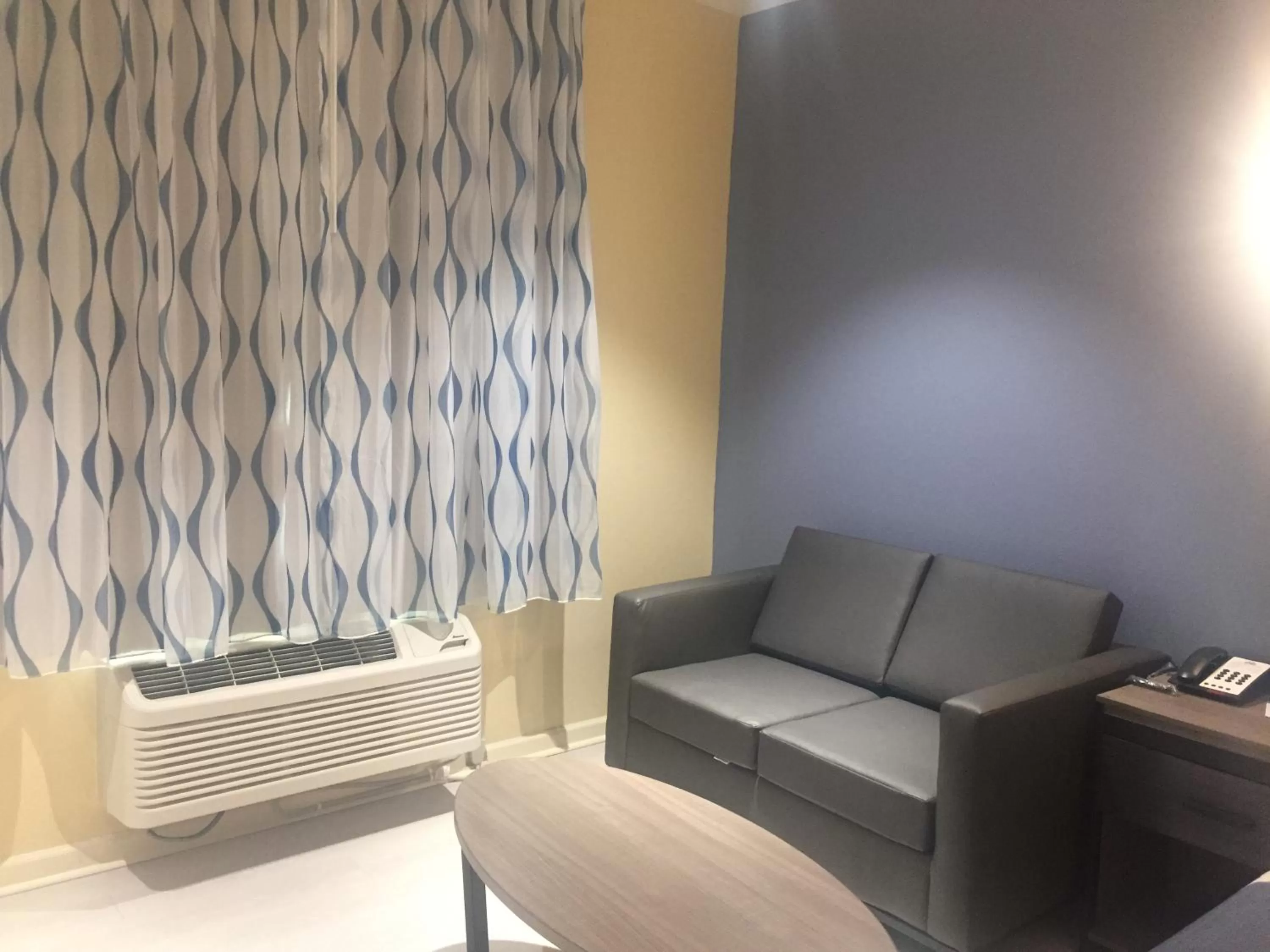 Living room in Days Inn by Wyndham Freeport