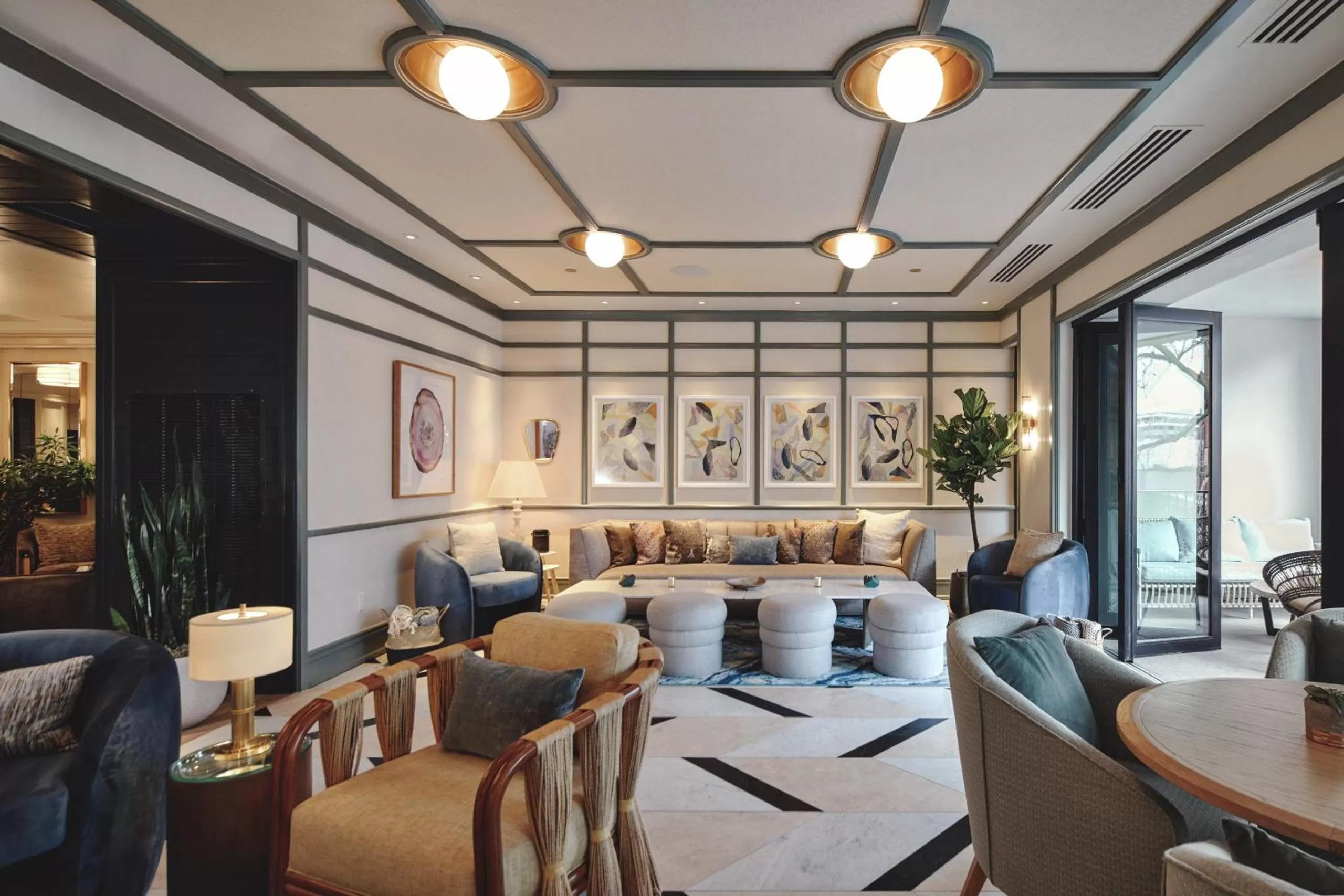 Restaurant/places to eat in Clayton Hotel & Members Club