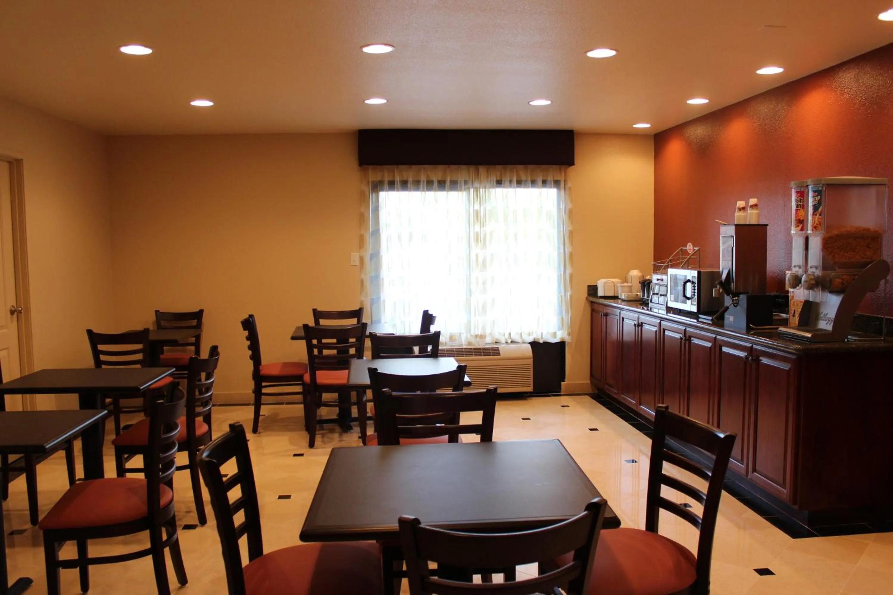 Restaurant/places to eat in Super 8 by Wyndham Vallejo/Napa Valley