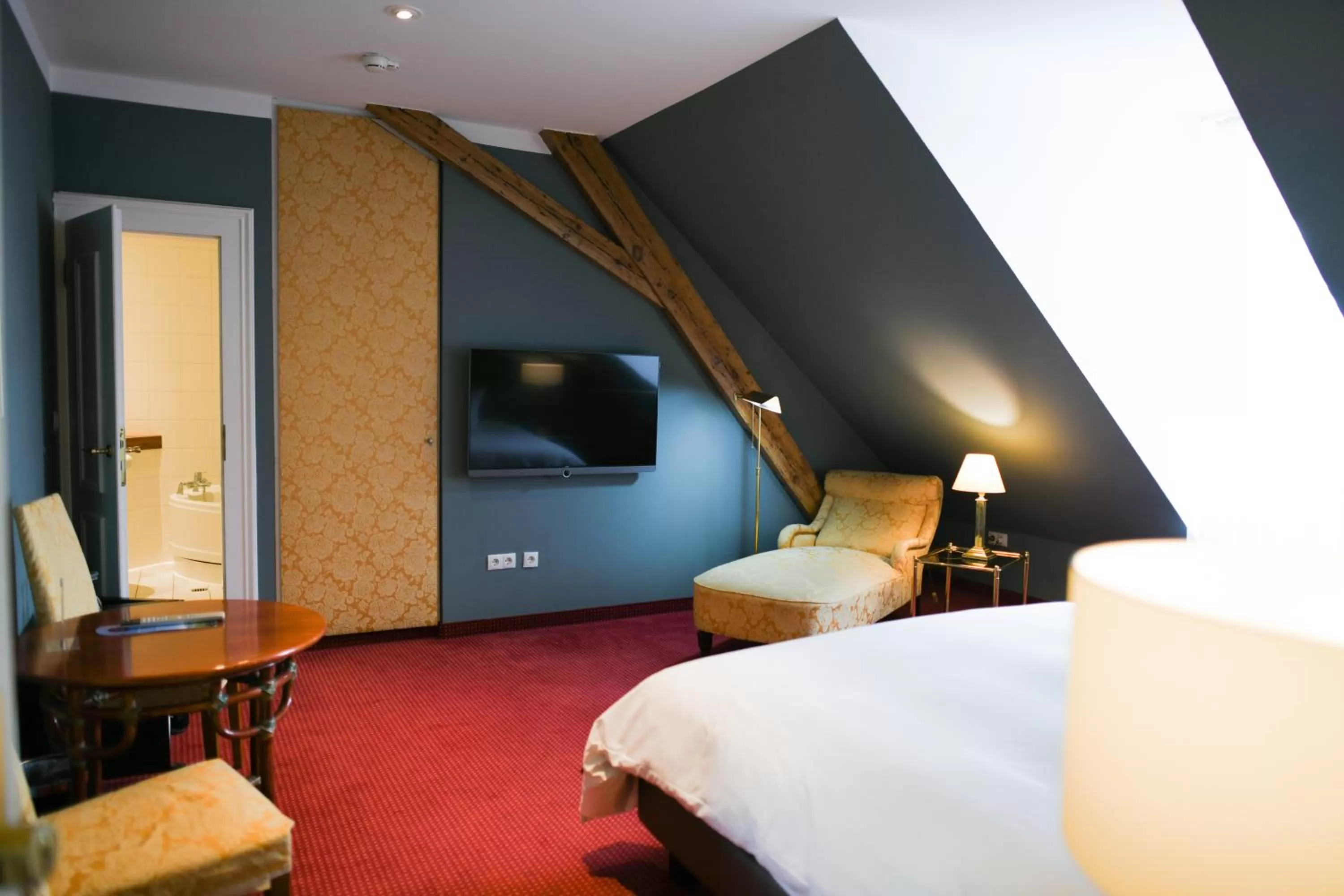 Photo of the whole room, Bed in Hotel Bamberger Hof Bellevue