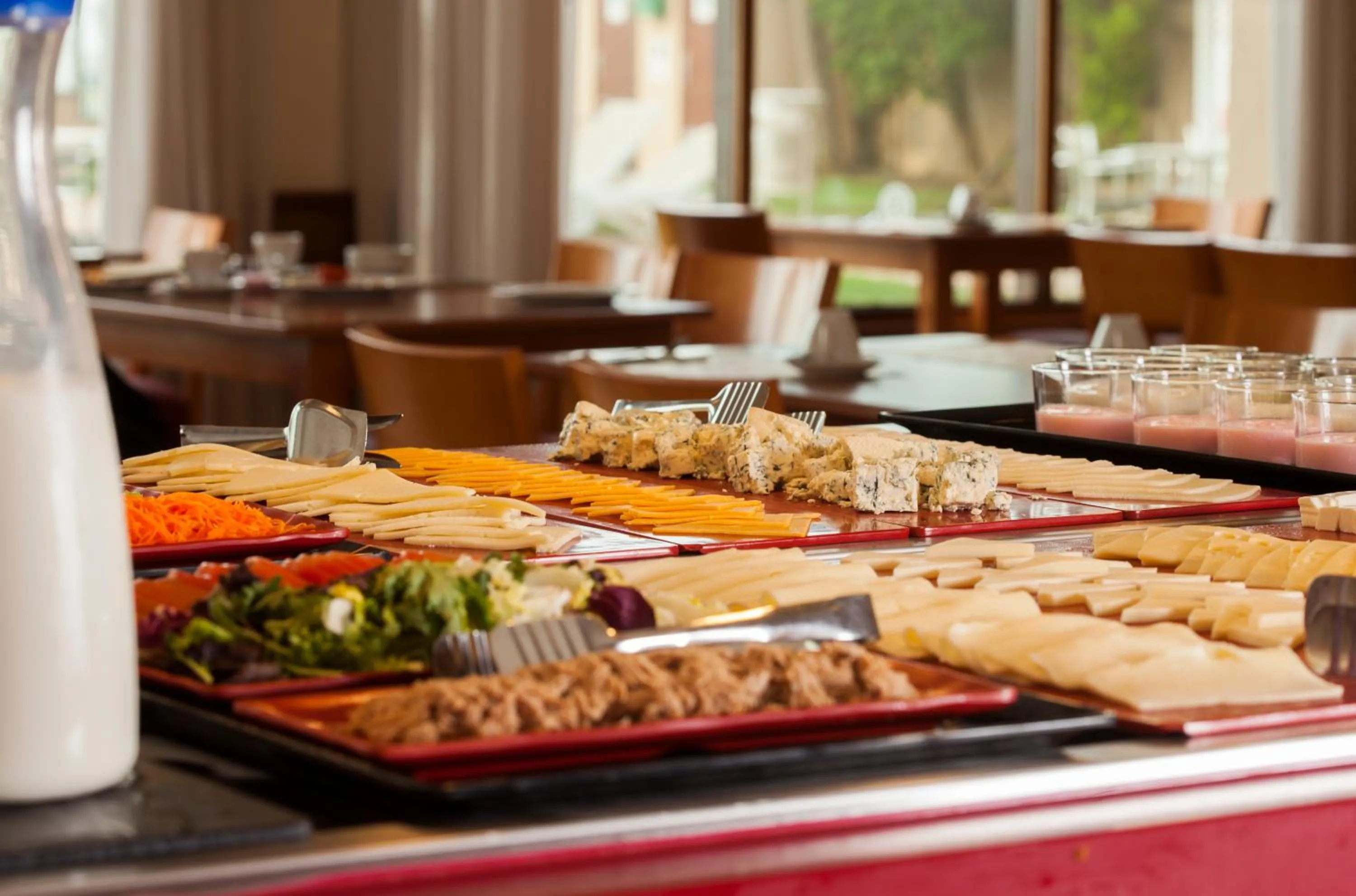 Food and drinks in Hotel Monterrey Roses by Pierre & Vacances