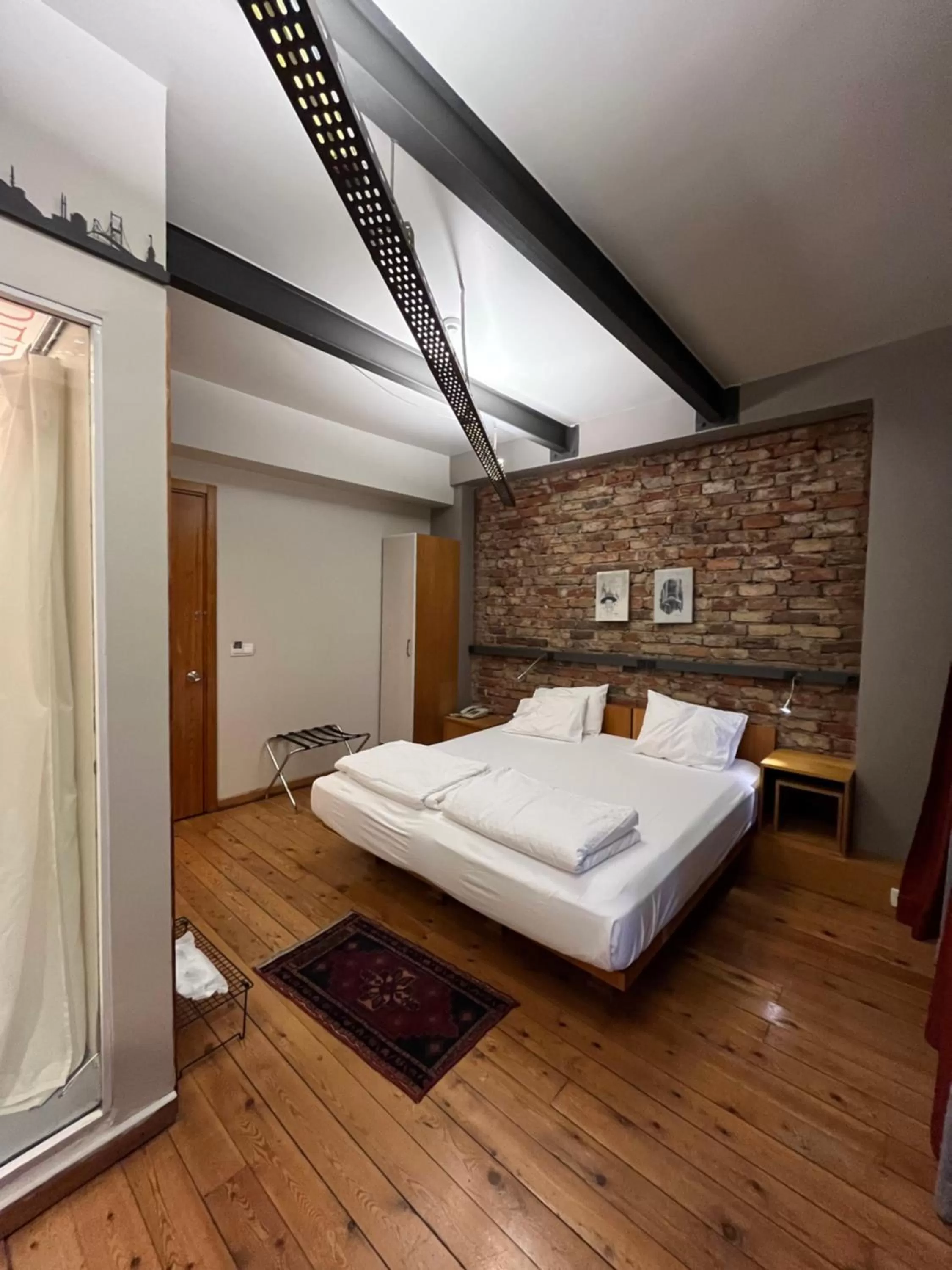 Bedroom, Bed in Peradays