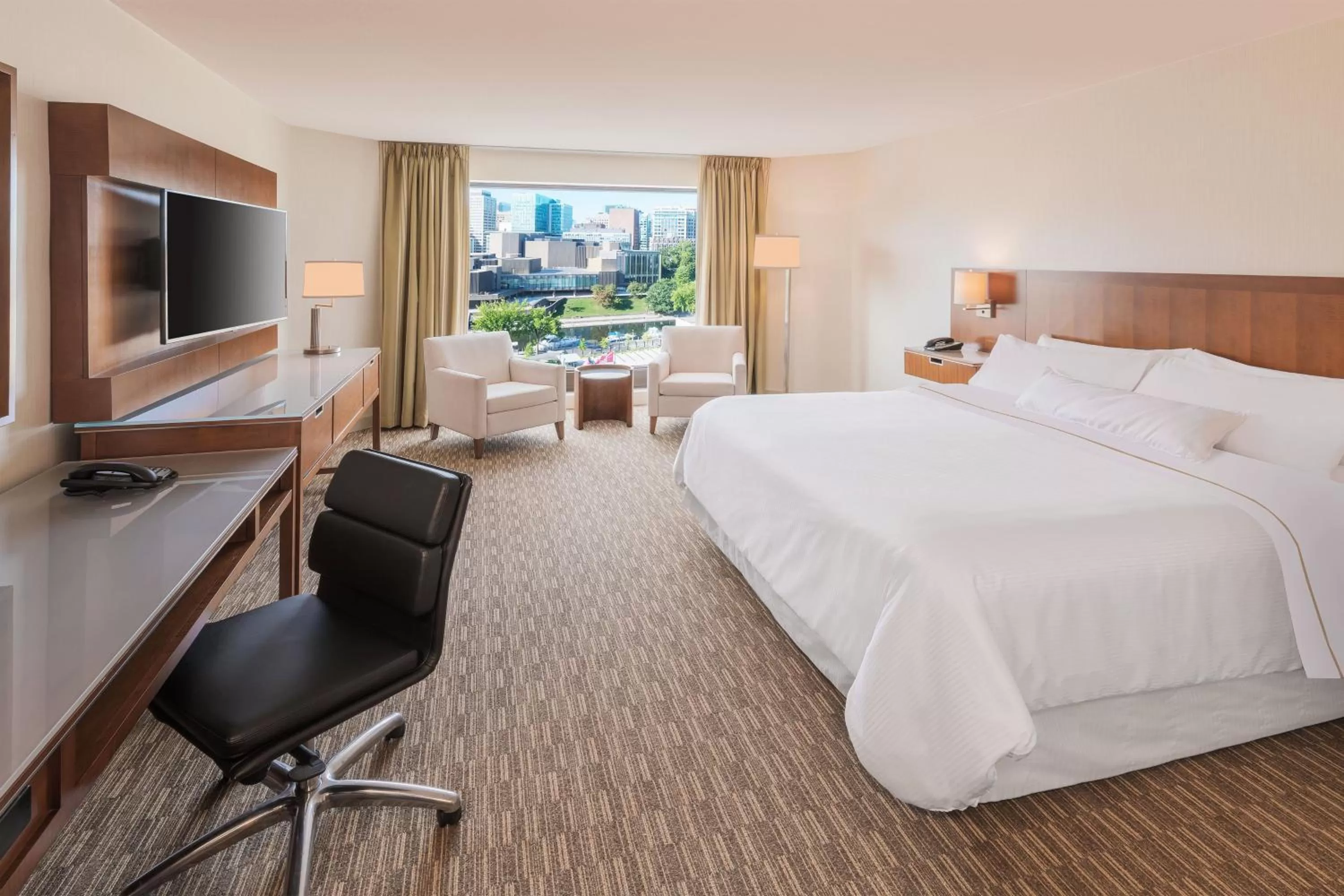 Photo of the whole room, Bed in The Westin Ottawa
