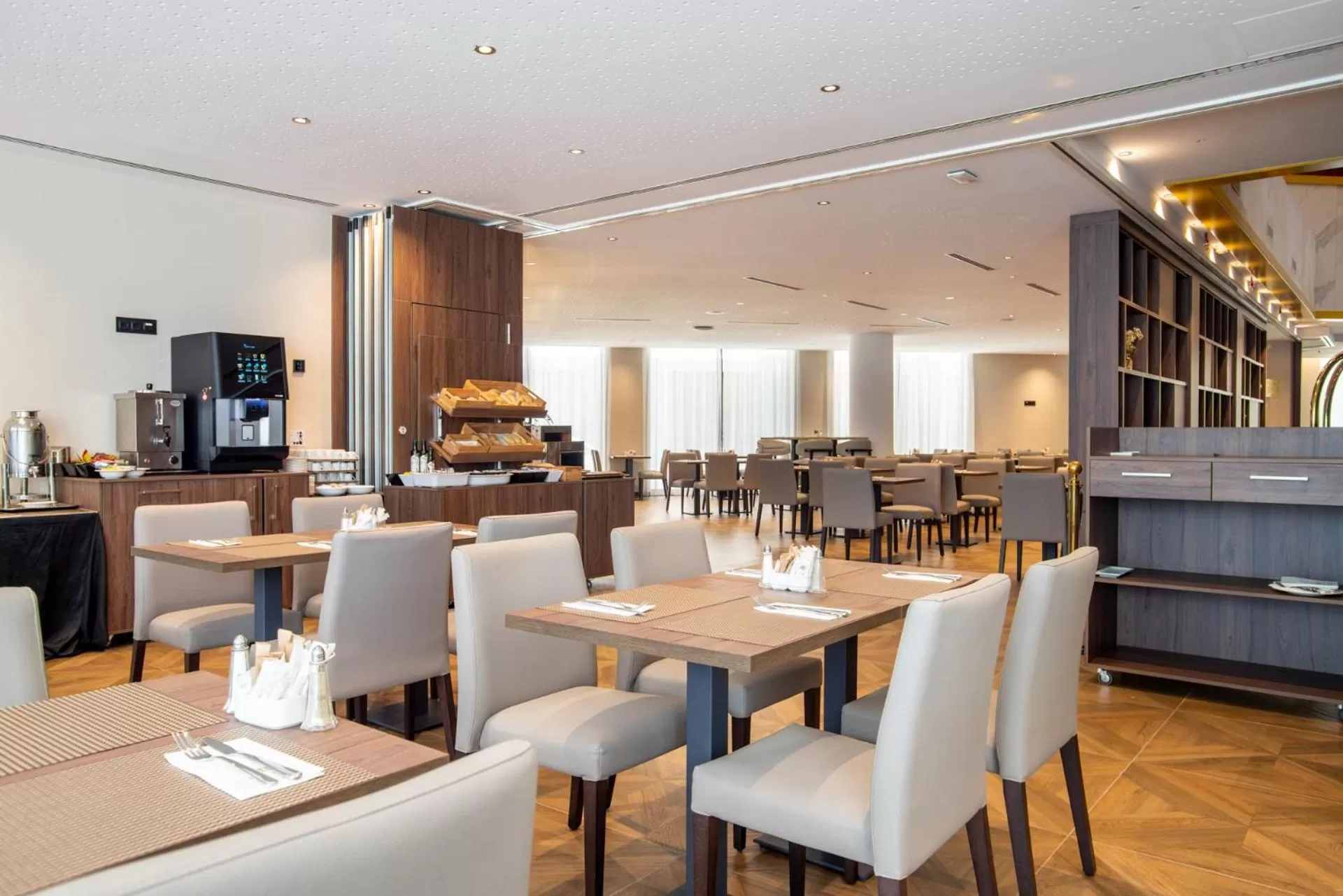 Buffet breakfast in Hotel Granada Center