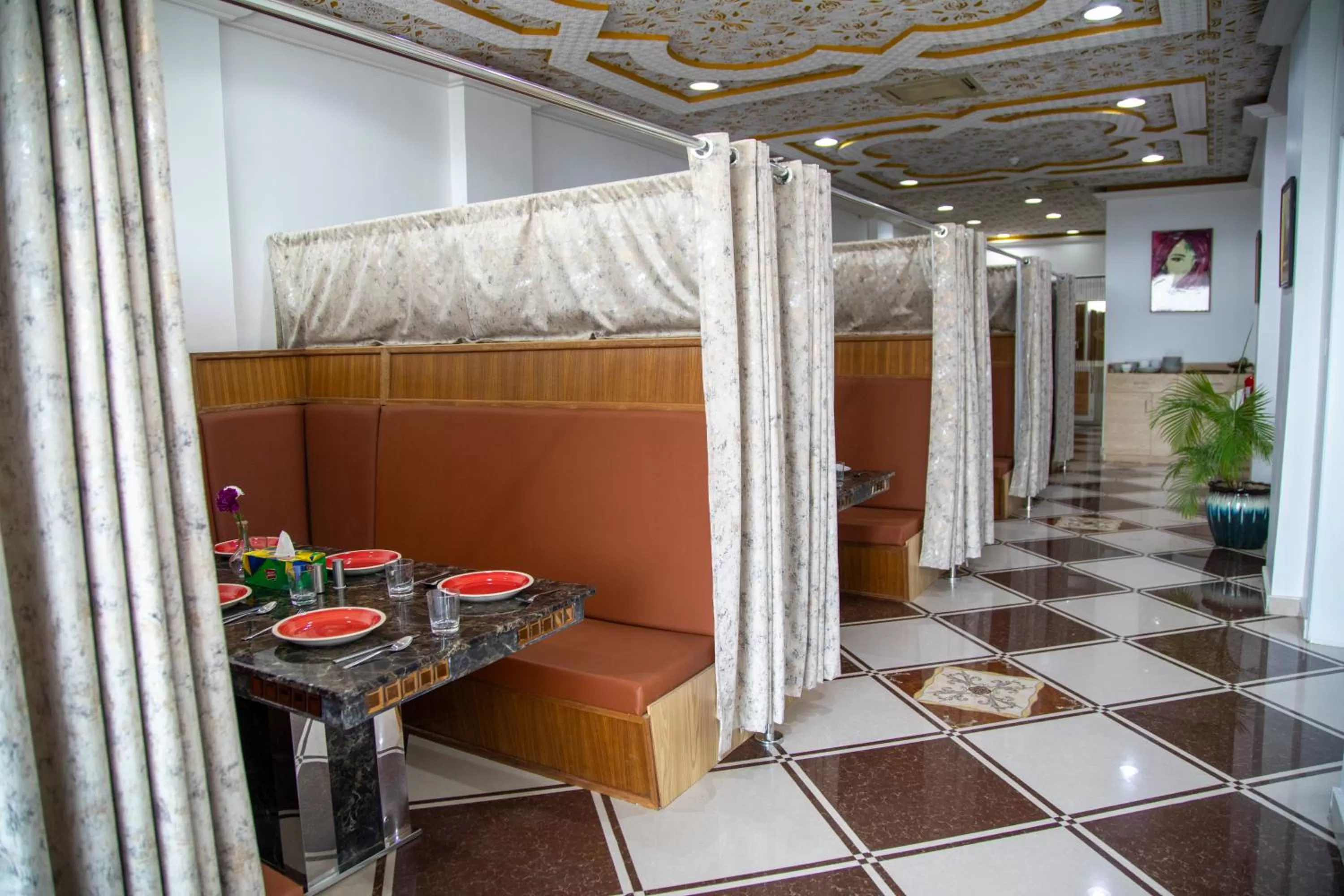 Restaurant/places to eat in DREAMLAND HOTEL APARTMENT NIZWA