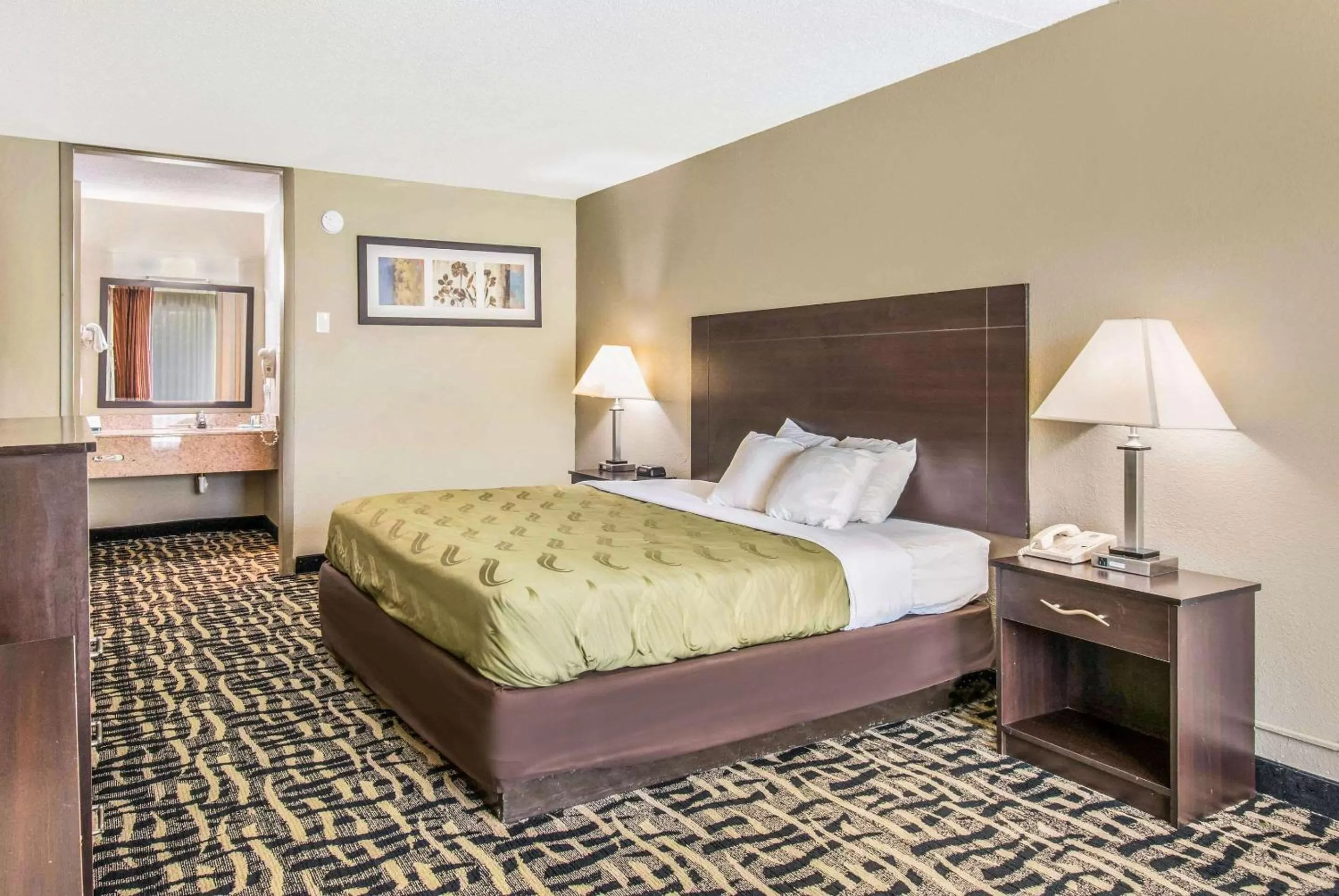 Photo of the whole room, Bed in Quality Inn & Suites York East