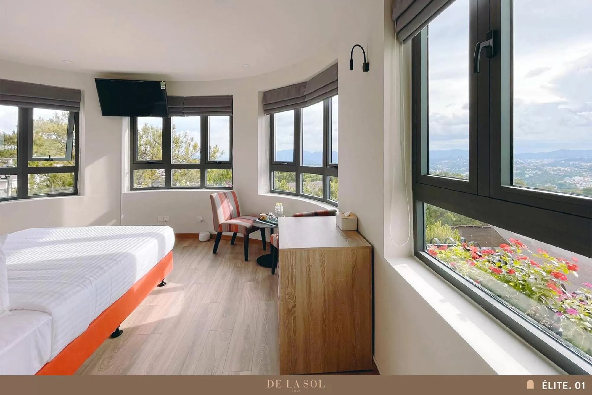 View (from property/room), Bed in De La Sol Villa Dalat