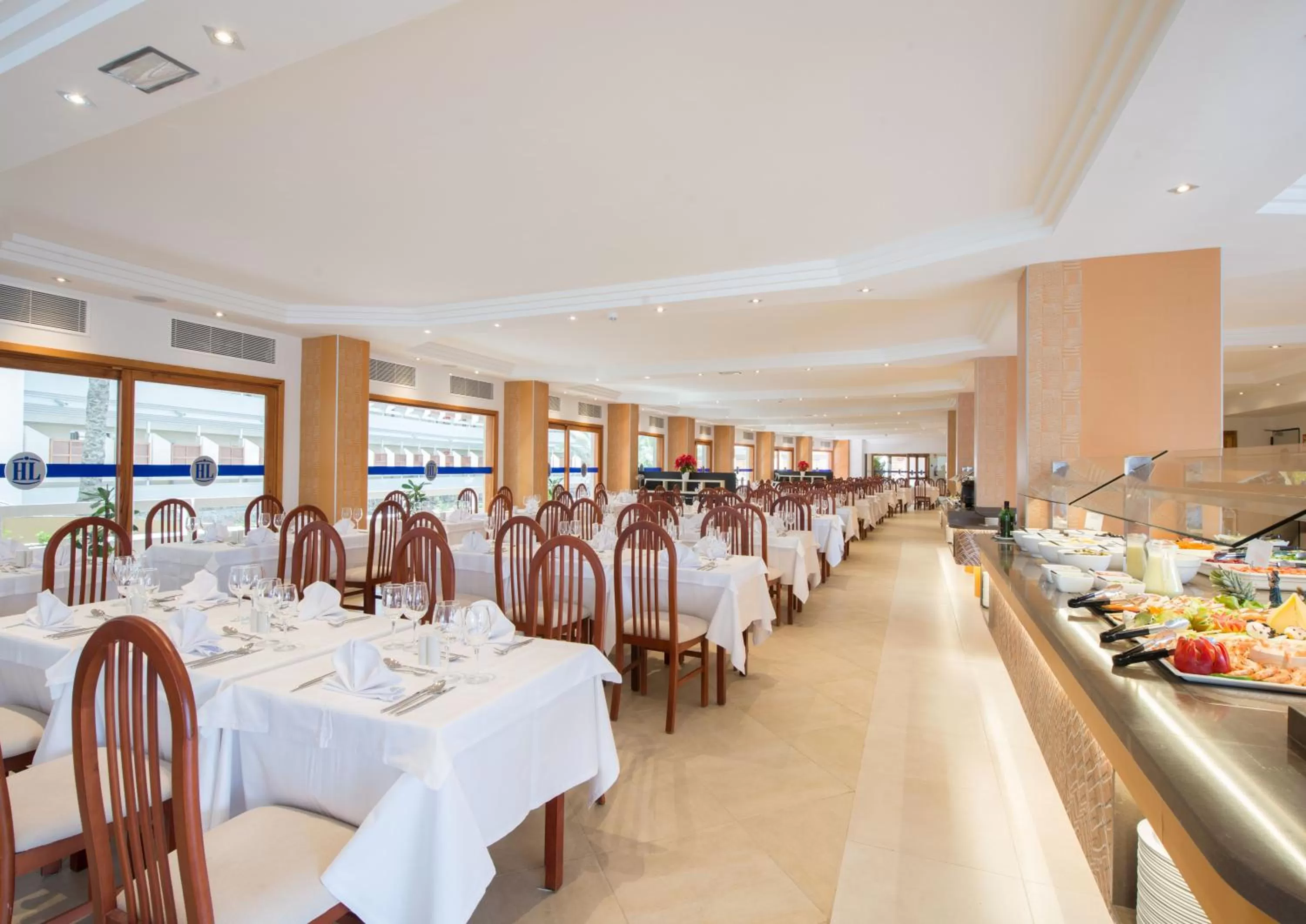 Restaurant/places to eat in HL Suitehotel Playa del Inglés - Adults Only