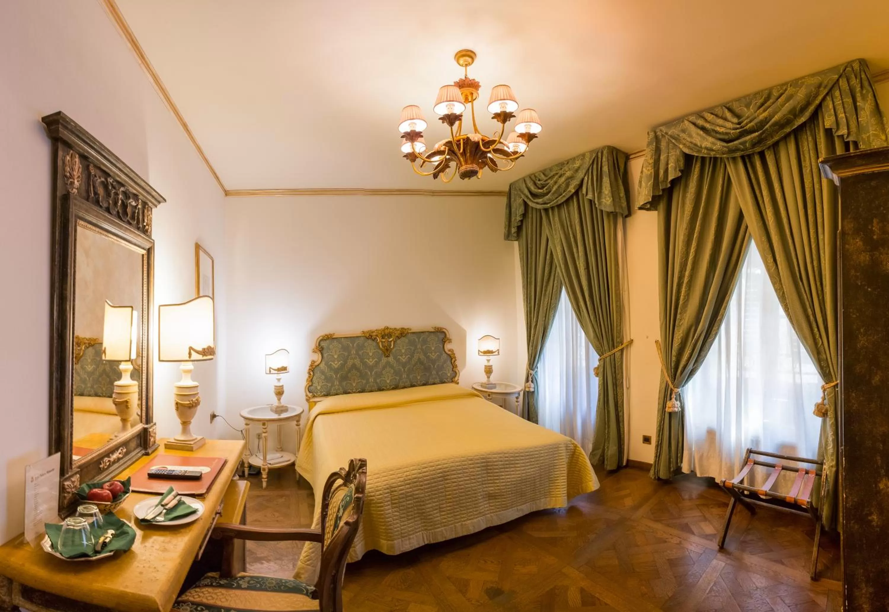 Photo of the whole room, Bed in Hotel Palazzo Alexander