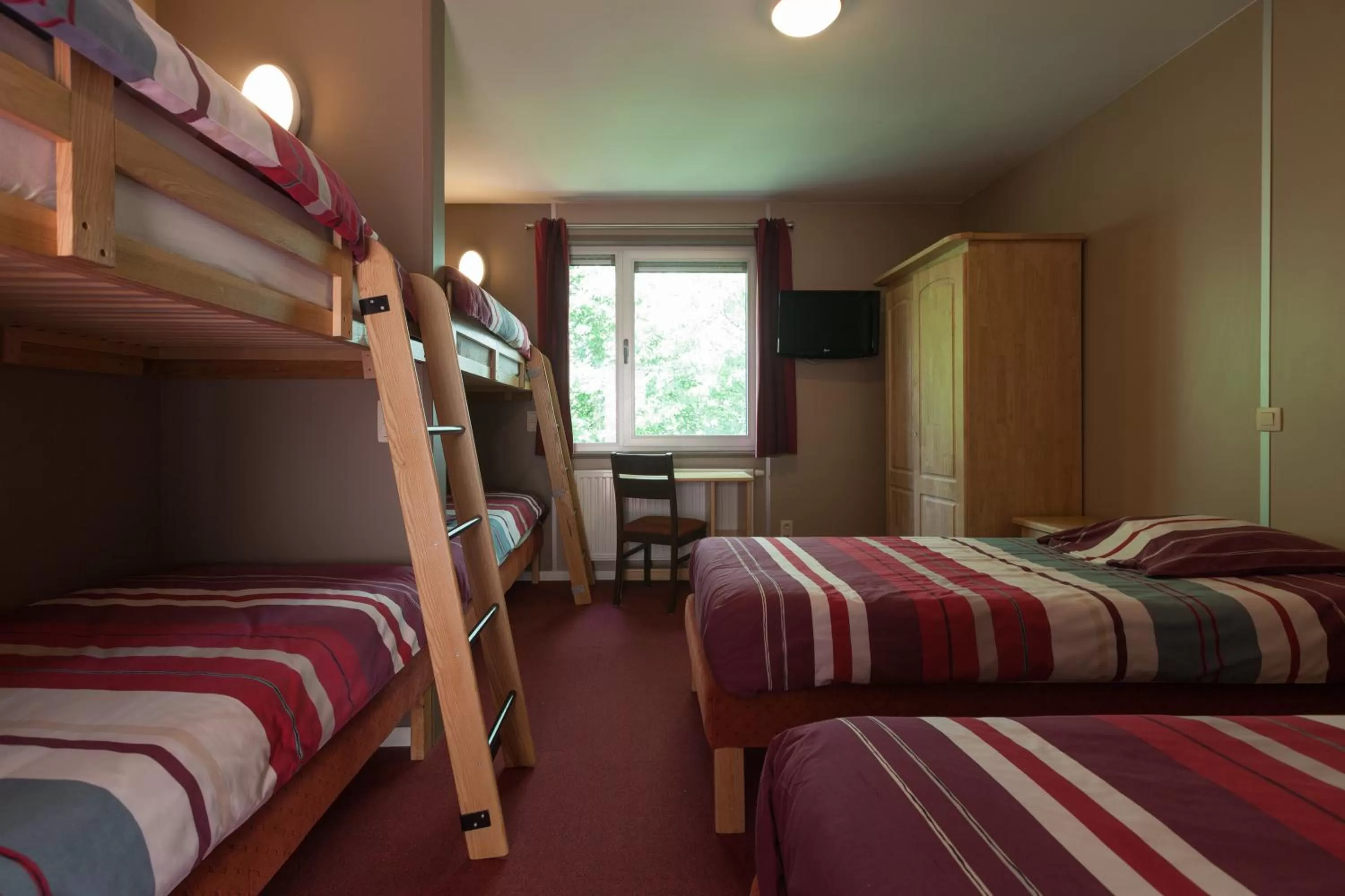 Photo of the whole room, Bed in Flanders Lodge Hotel