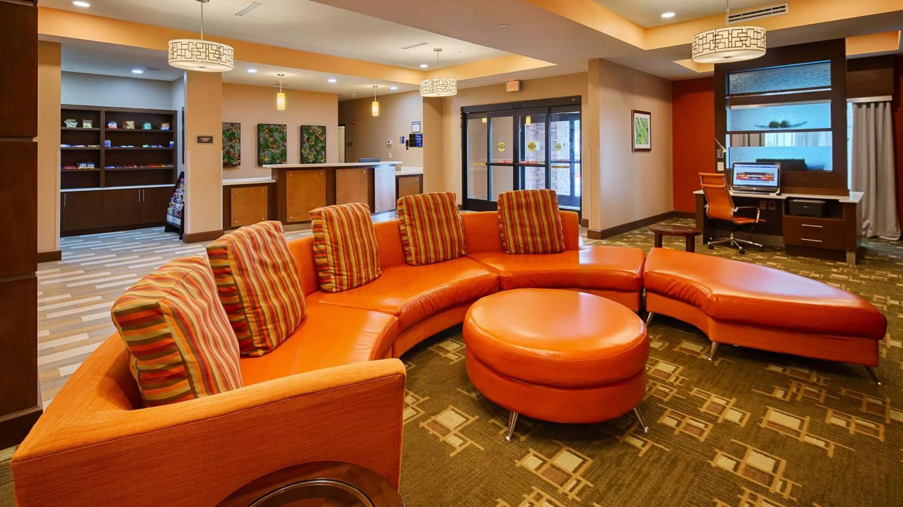 Lobby or reception, Lounge/Bar in Best Western Plus Flatonia