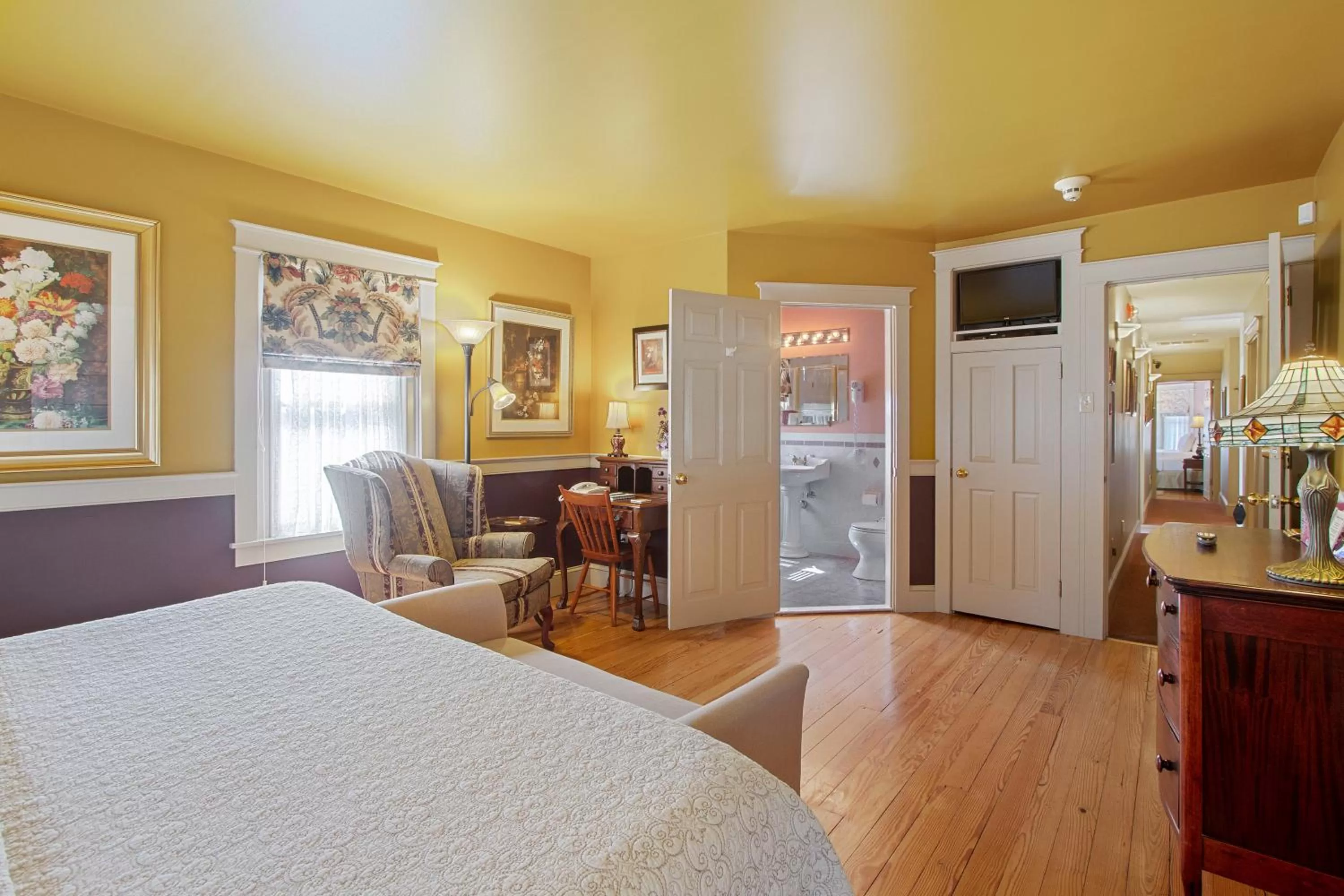 Bedroom, Bed in After Eight Bed and Breakfast